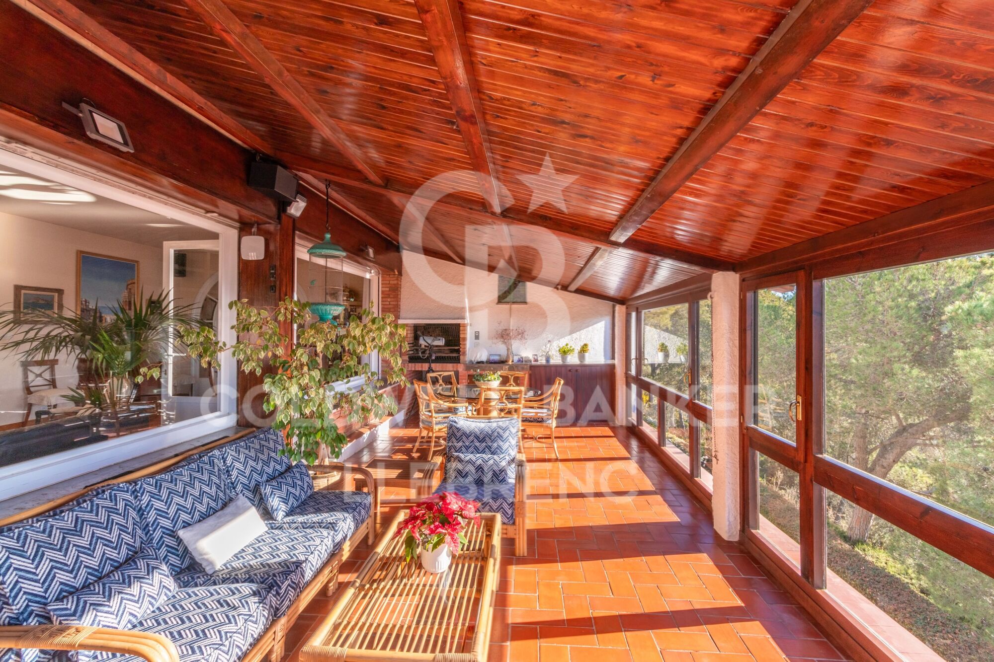 Magnifique maison avec un grand terrain à vendre sur la route de Vallvidrera à Molins de Rei
