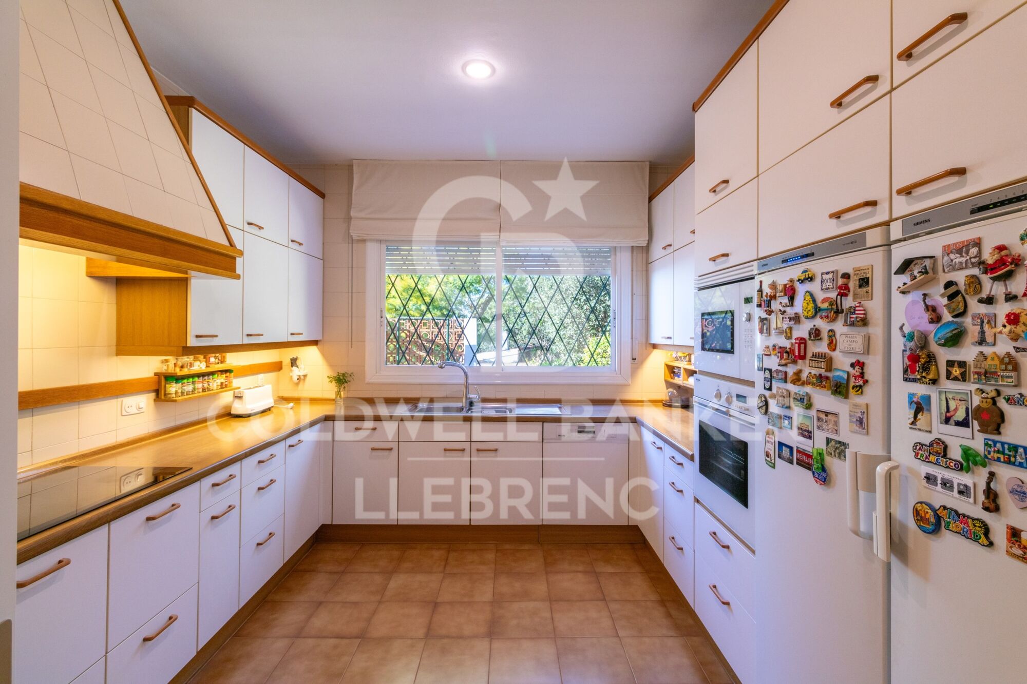 Beautiful house with a large plot for sale on the road from Vallvidrera to Molins de Rei