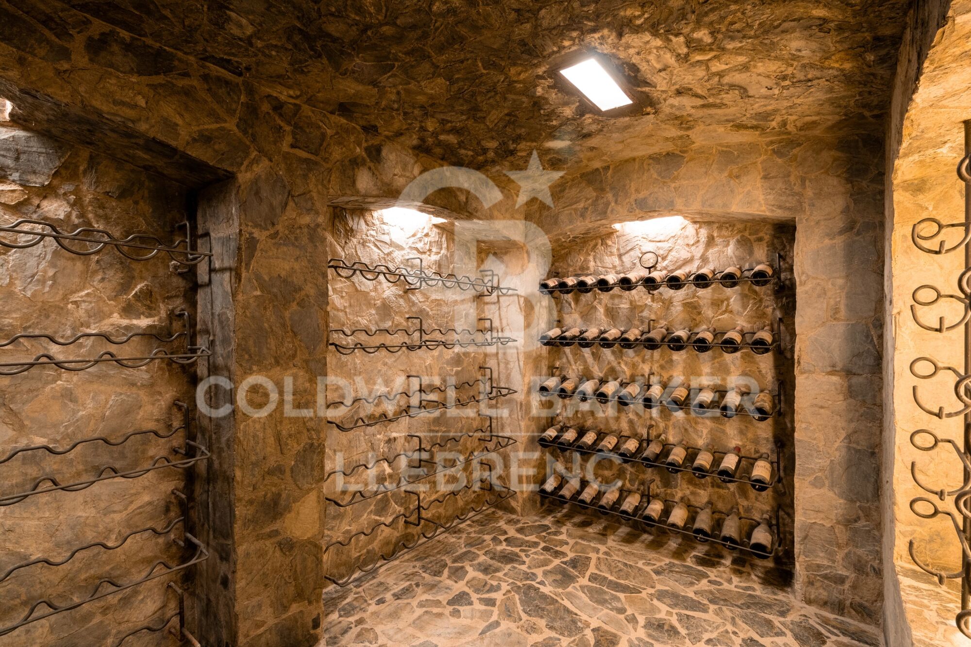 Magnifique maison avec un grand terrain à vendre sur la route de Vallvidrera à Molins de Rei