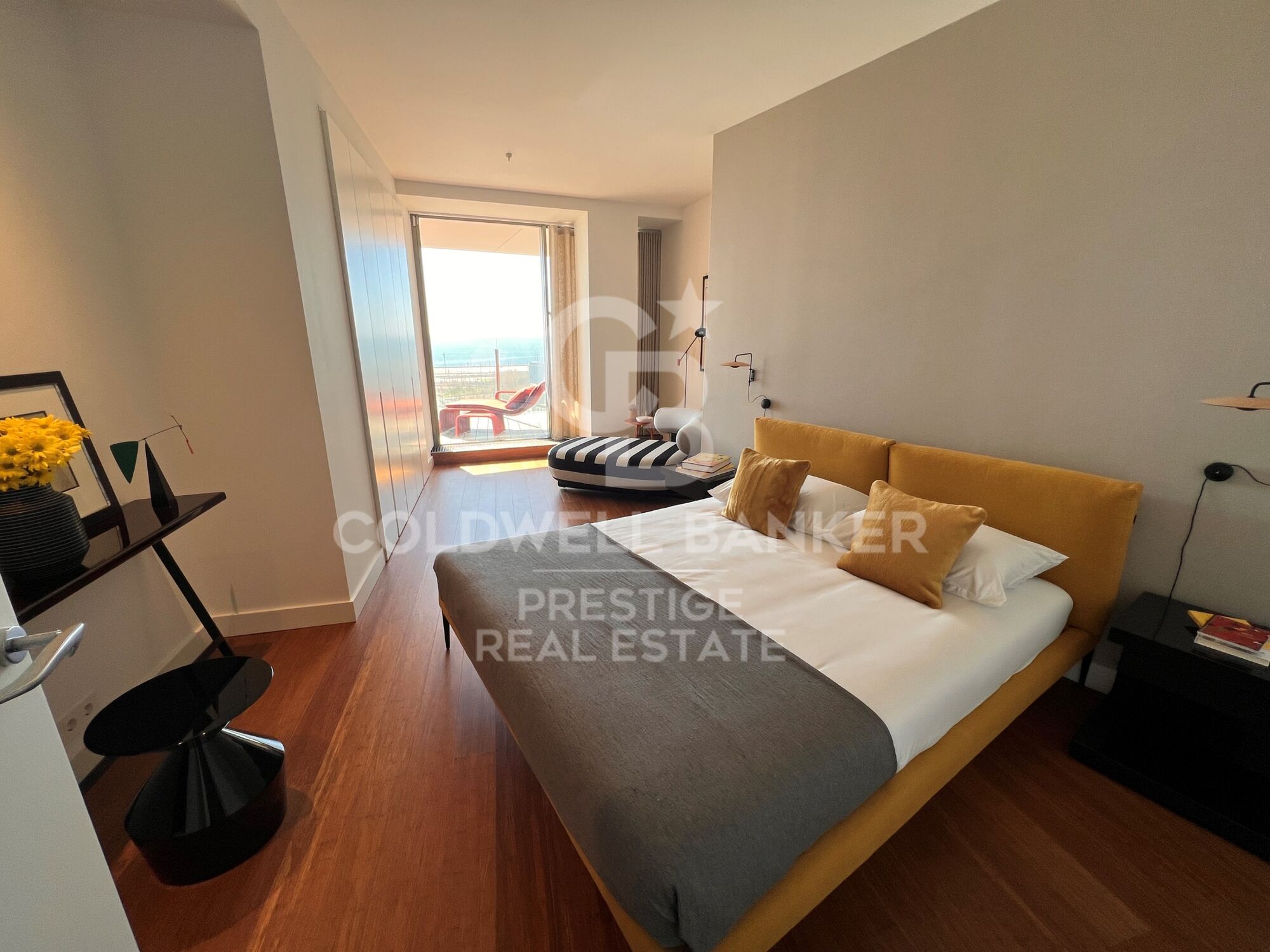 Flat for sale with large terrace in 18th floor