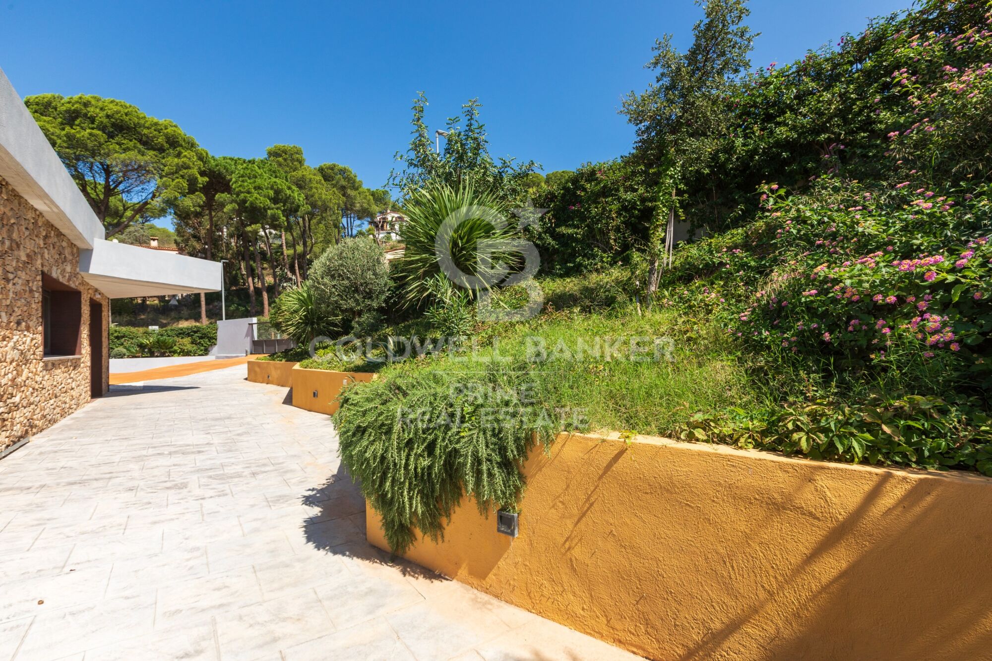 Exquisite Luxury and Comfort in a Single-Family Home for Sale in Residencial Begur