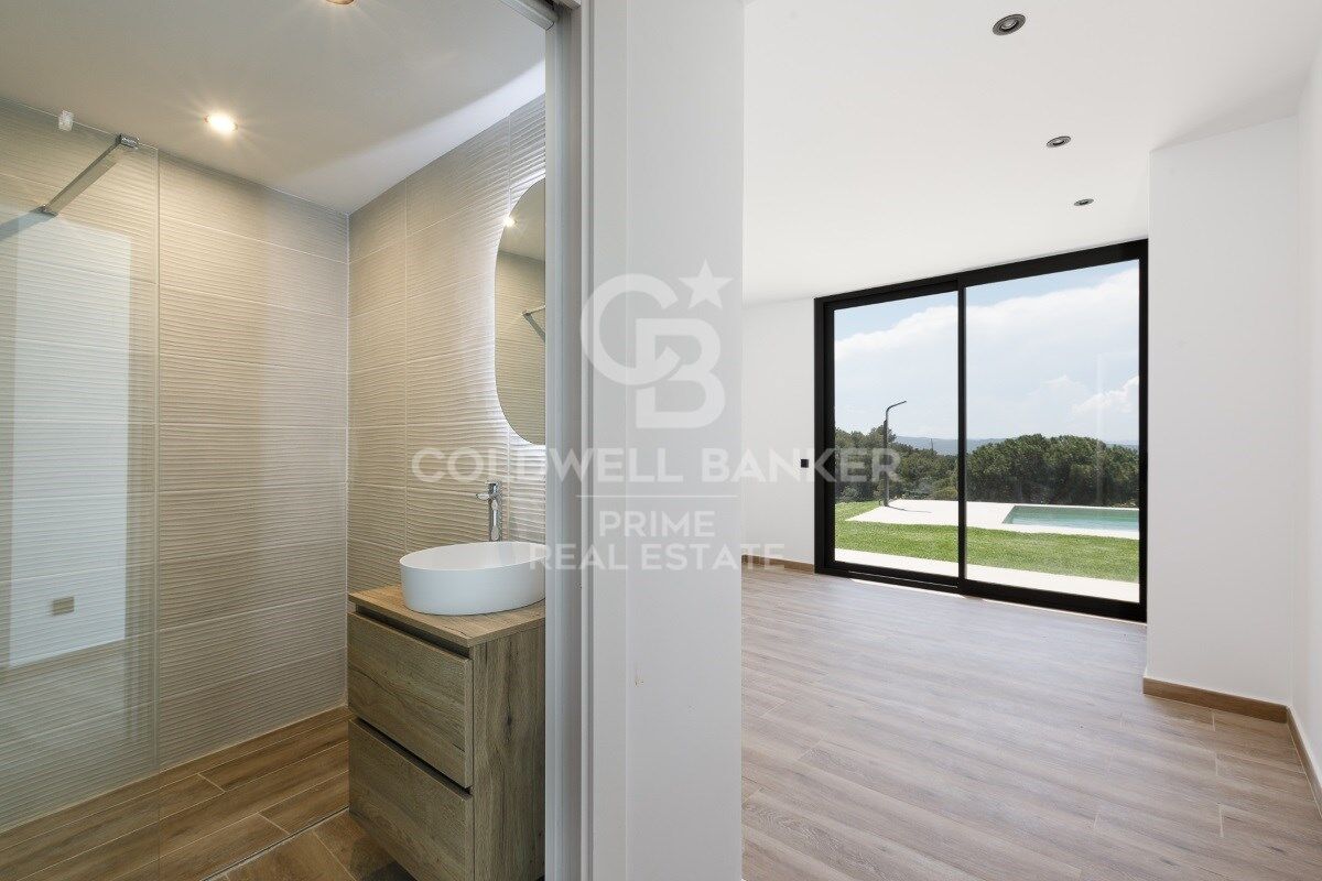 Exquisite Luxury and Comfort in a Single-Family Home for Sale in Residencial Begur