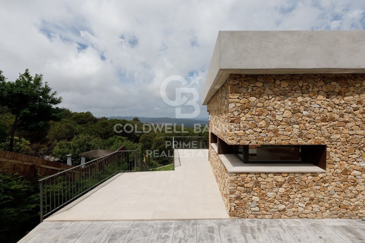 Exquisite Luxury and Comfort in a Single-Family Home for Sale in Residencial Begur