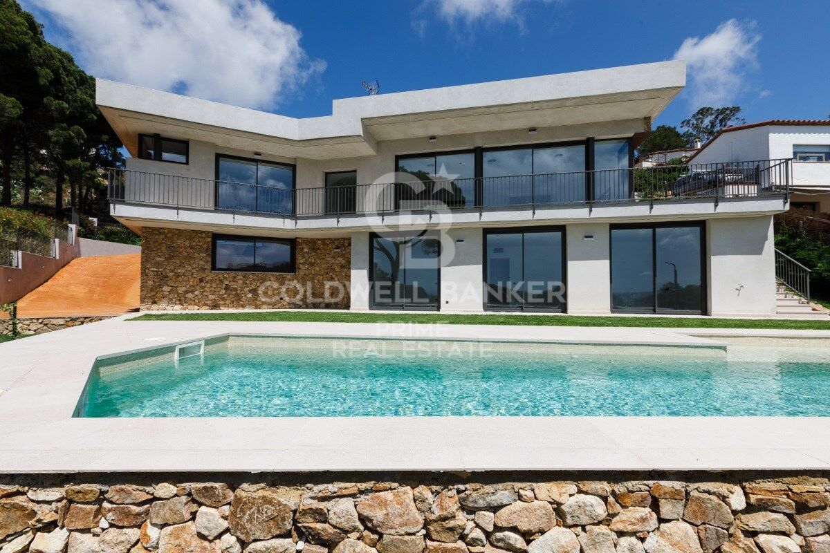Exquise maison individuelle de luxe à vendre à Residencial Begur, offrant confort et élégance.