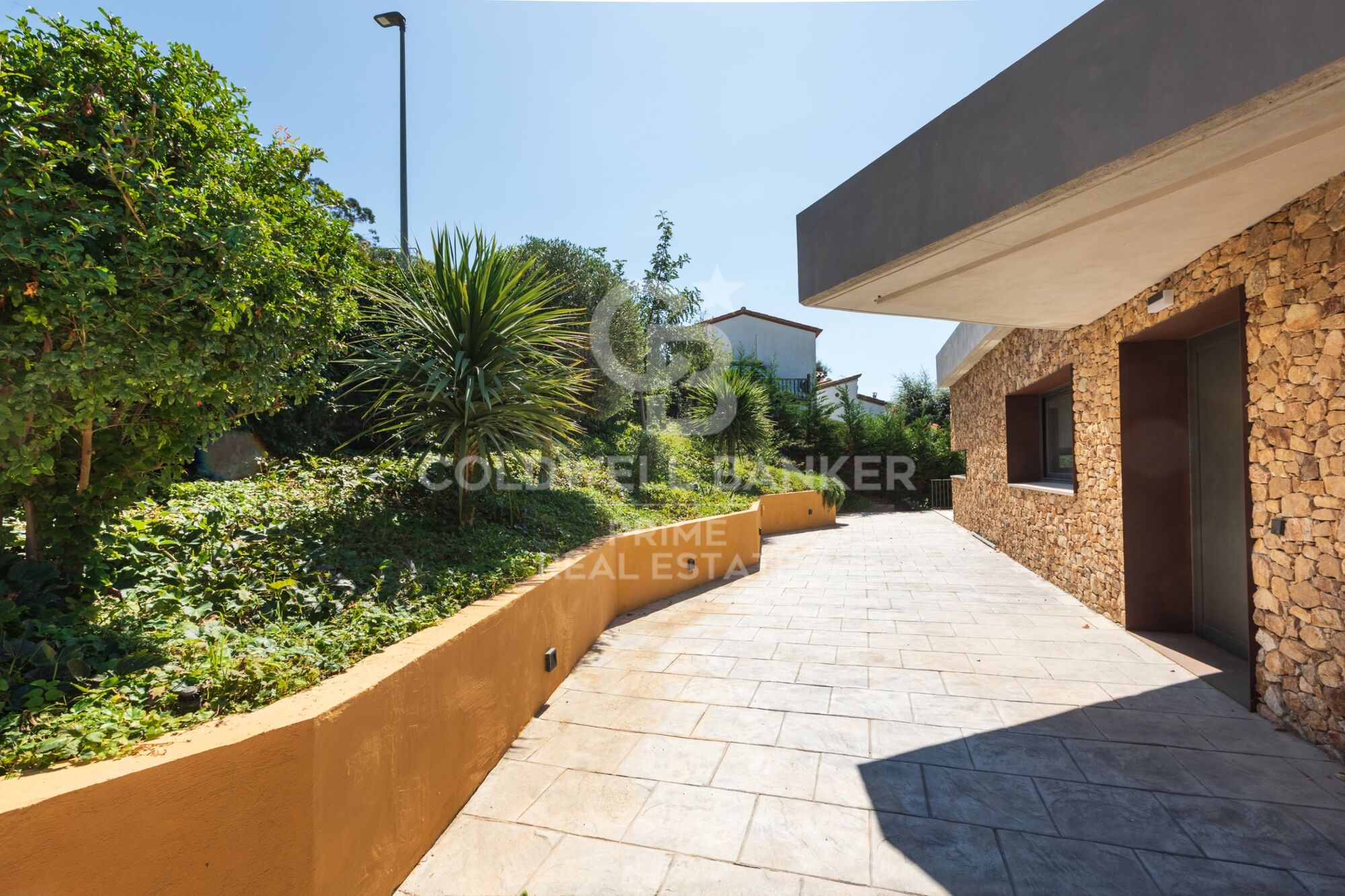 Exquise maison individuelle de luxe à vendre à Residencial Begur, offrant confort et élégance.