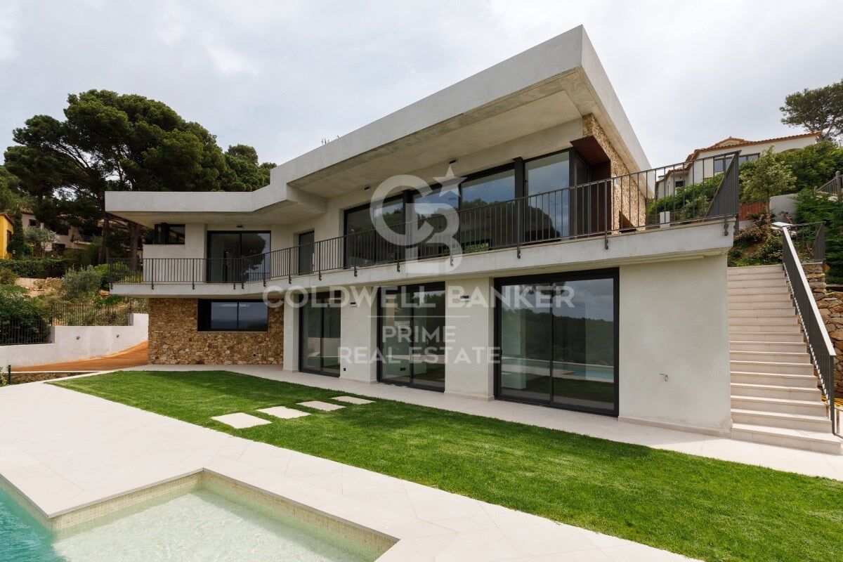 Exquisite Luxury and Comfort in a Single-Family Home for Sale in Residencial Begur