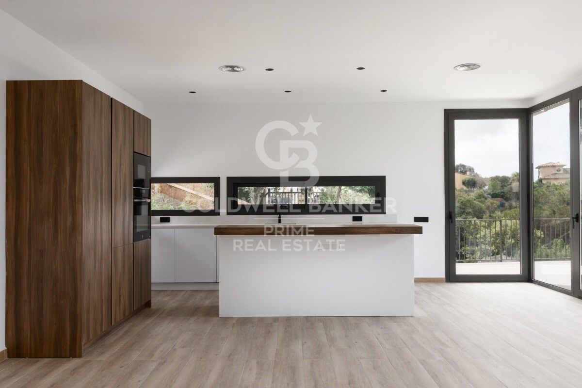 Exquise maison individuelle de luxe à vendre à Residencial Begur, offrant confort et élégance.