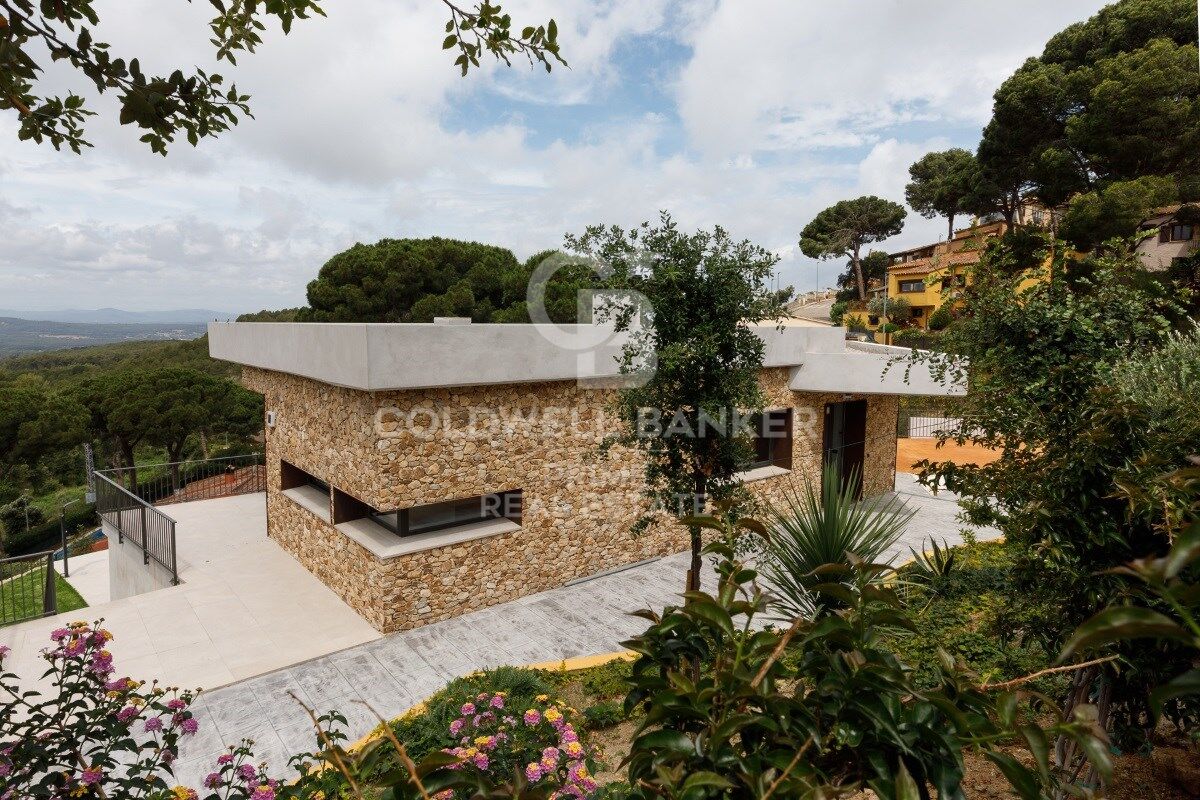 Exquisita casa unifamiliar en venta de alto lujo y comodidad en Residencial Begur