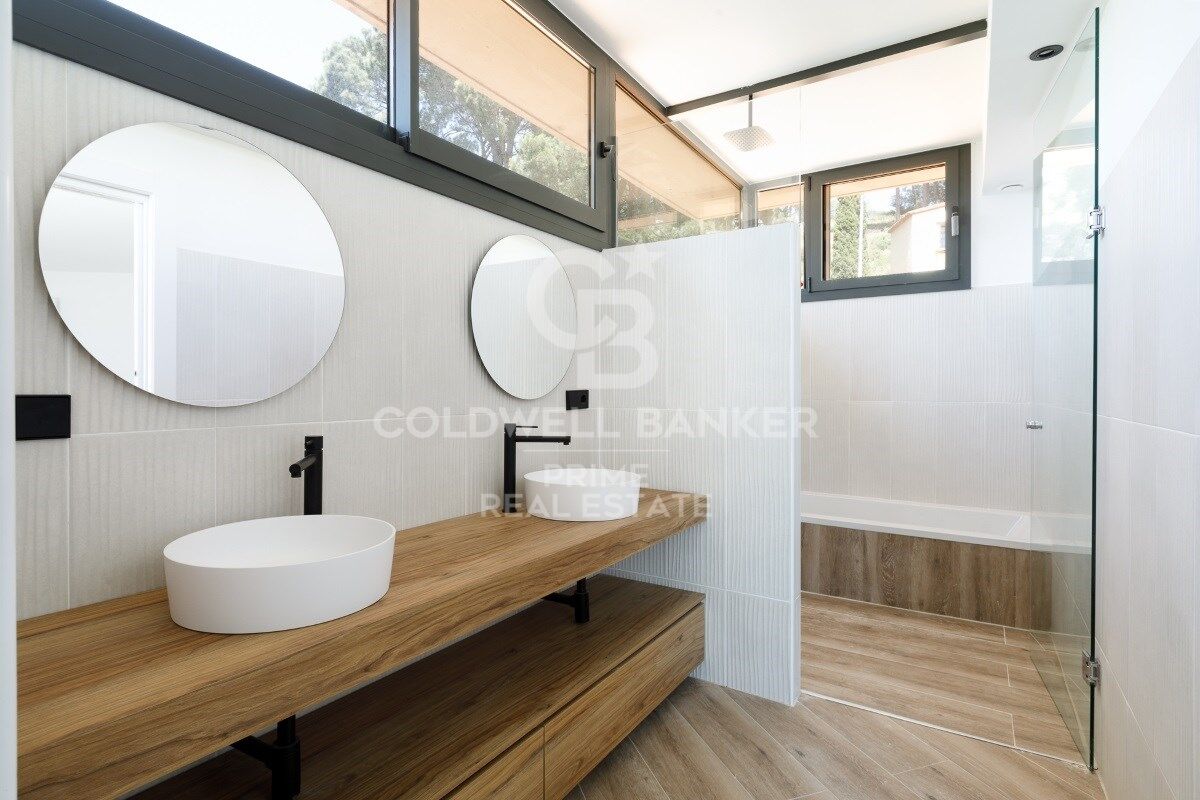 Exquisite Luxury and Comfort in a Single-Family Home for Sale in Residencial Begur