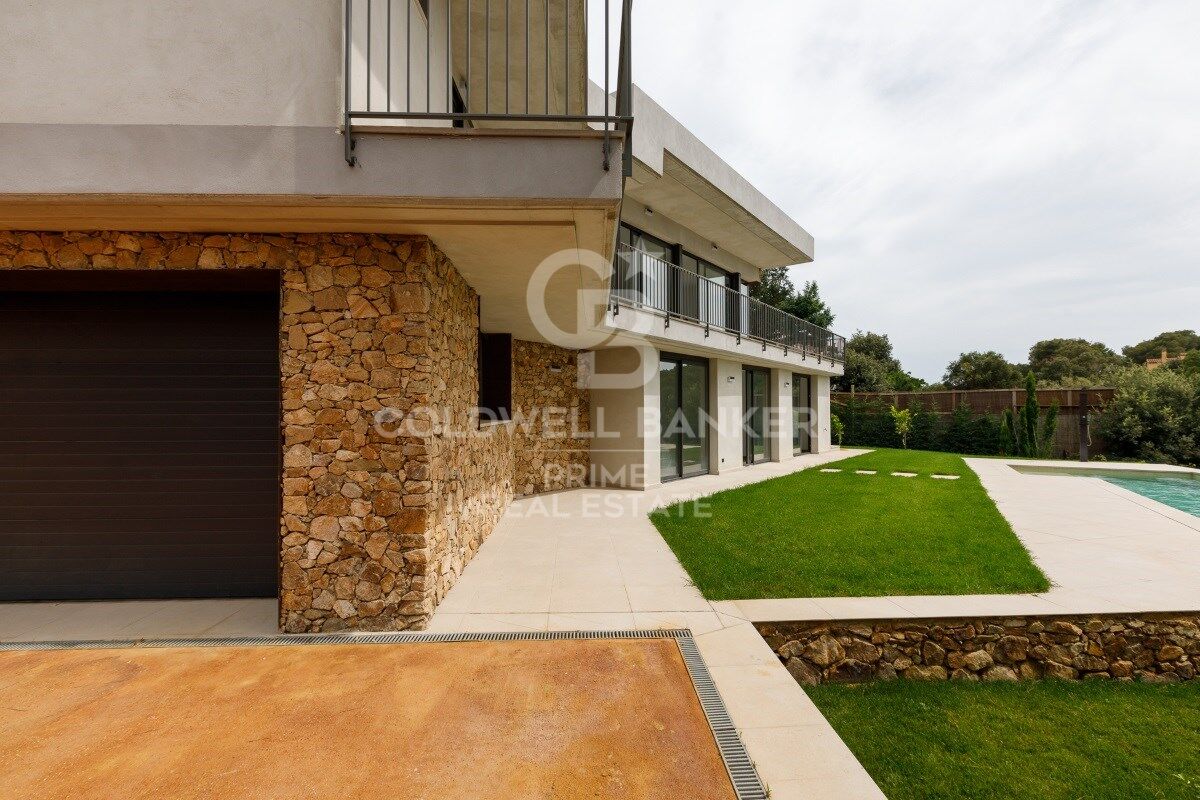 Exquise maison individuelle de luxe à vendre à Residencial Begur, offrant confort et élégance.