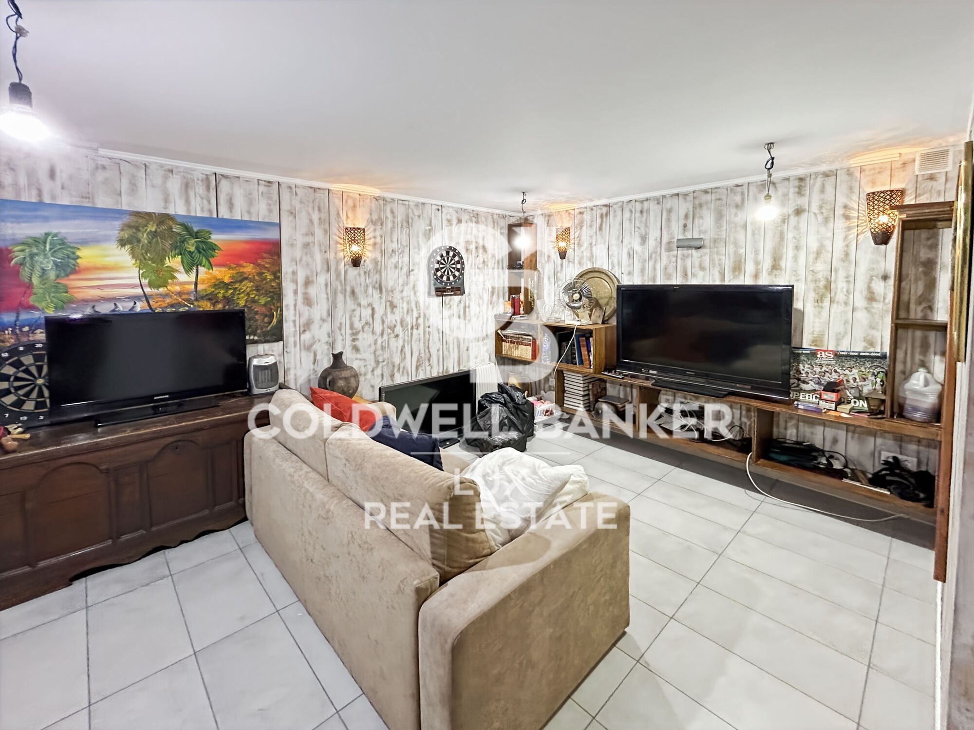 Independent residence with pool and garage