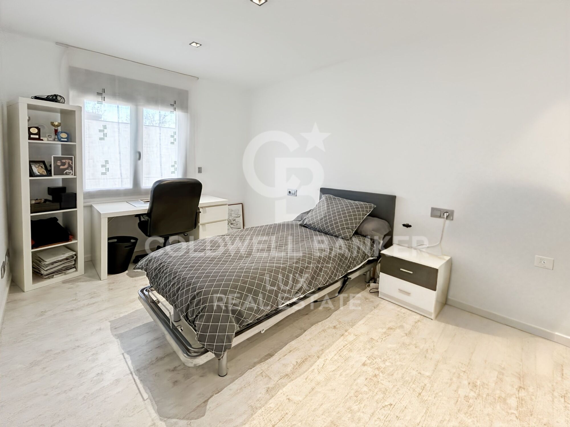 Résidence indépendante avec piscine et garage