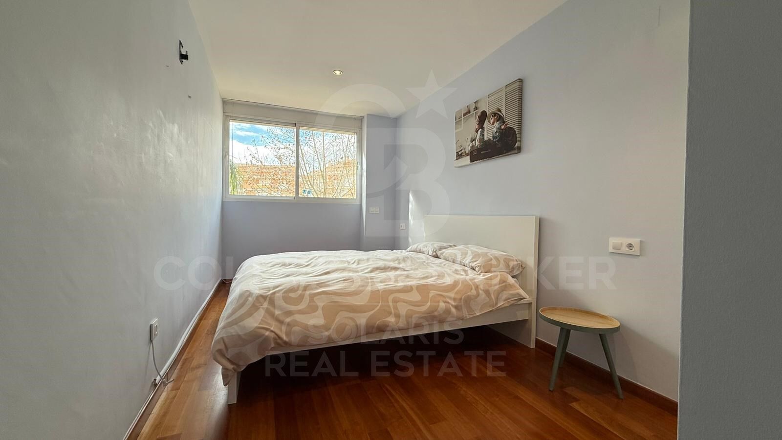 WUNDERSCHÖNE MAISONETTE ZUM VERKAUF, NUR 200 METER VOM STRAND VON ARENAL ENTFERNT.