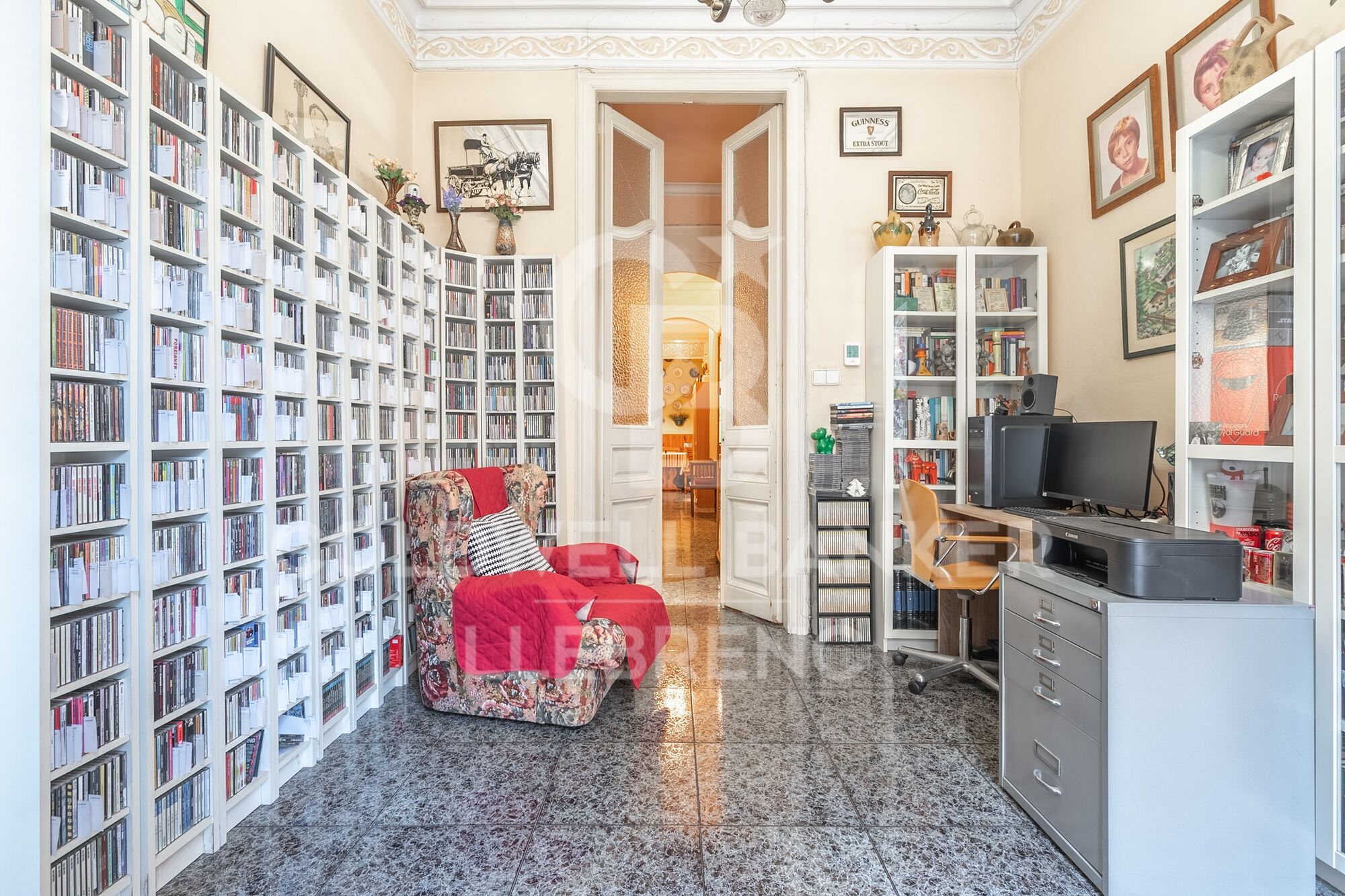 Apartment for Sale in Calle Valencia / Passeig Sant Joan - Prime Location with Stunning Views