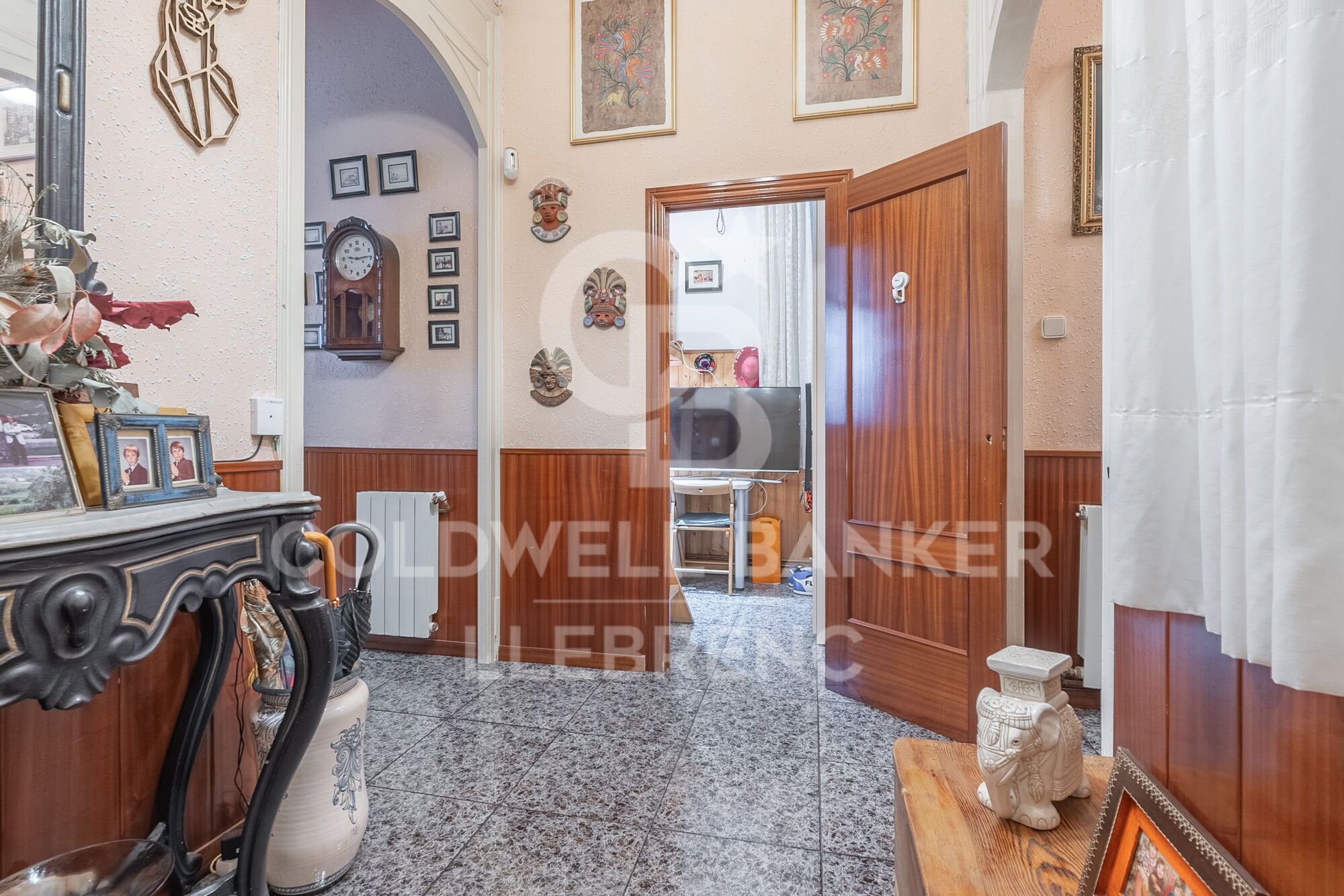 Apartment for Sale in Calle Valencia / Passeig Sant Joan - Prime Location with Stunning Views