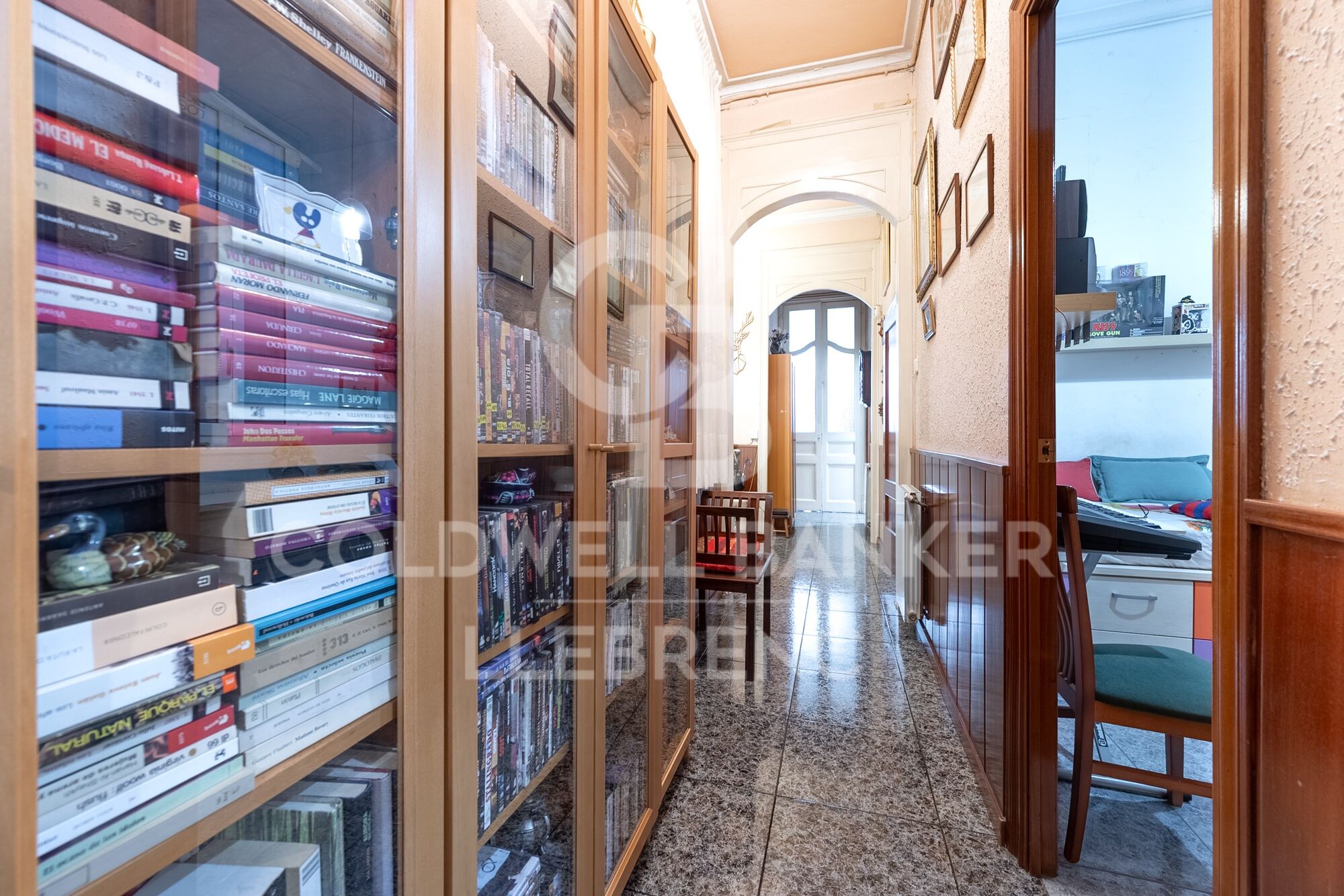 Apartment for Sale in Calle Valencia / Passeig Sant Joan - Prime Location with Stunning Views