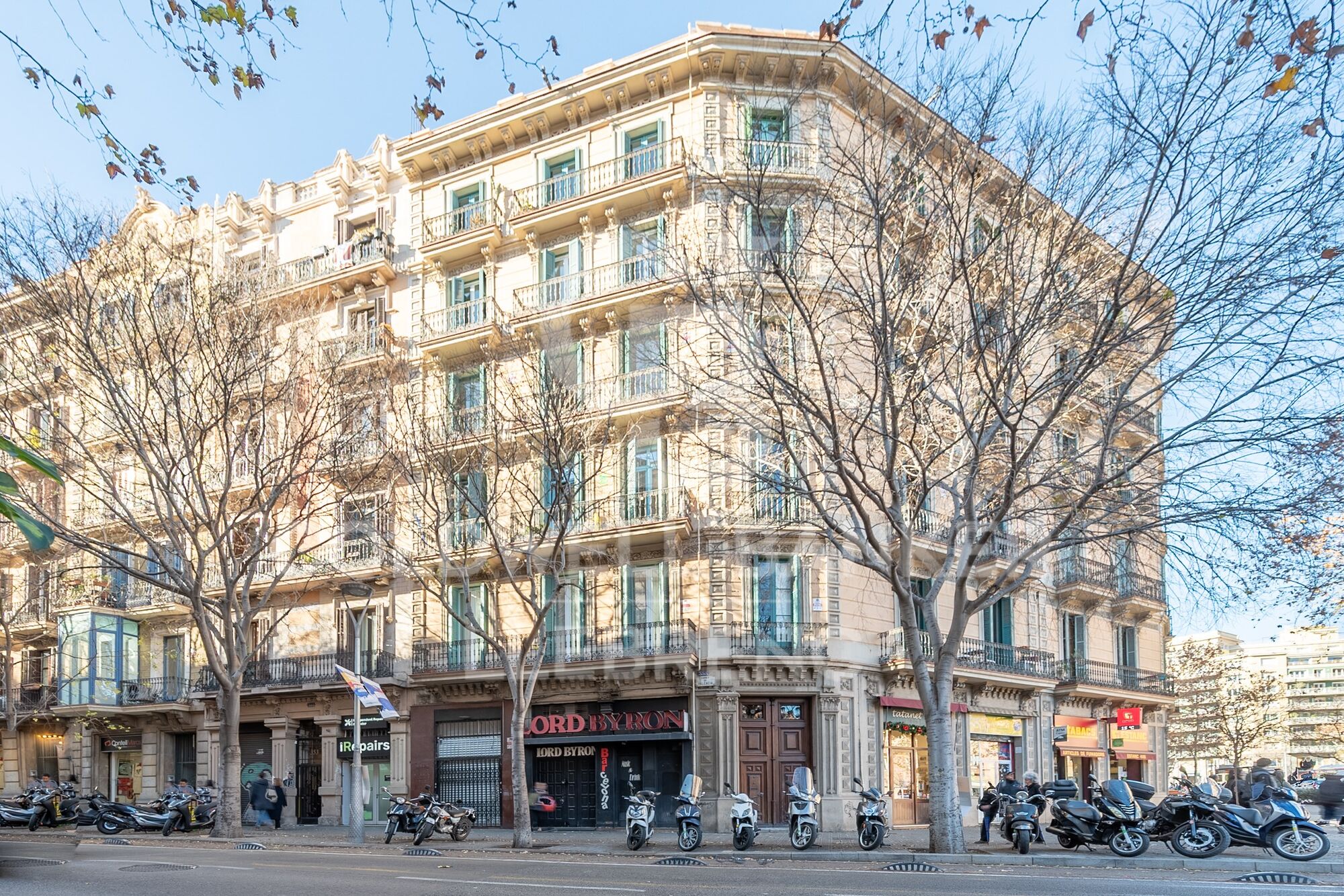 Apartment for Sale in Calle Valencia / Passeig Sant Joan - Prime Location with Stunning Views