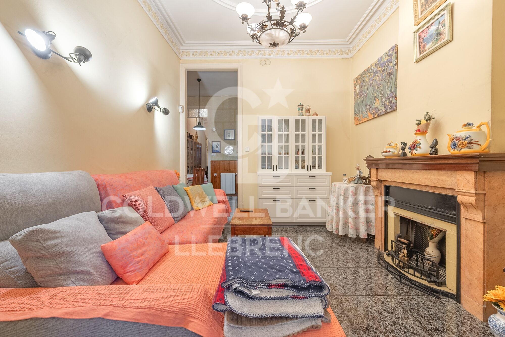 Apartment for Sale in Calle Valencia / Passeig Sant Joan - Prime Location with Stunning Views