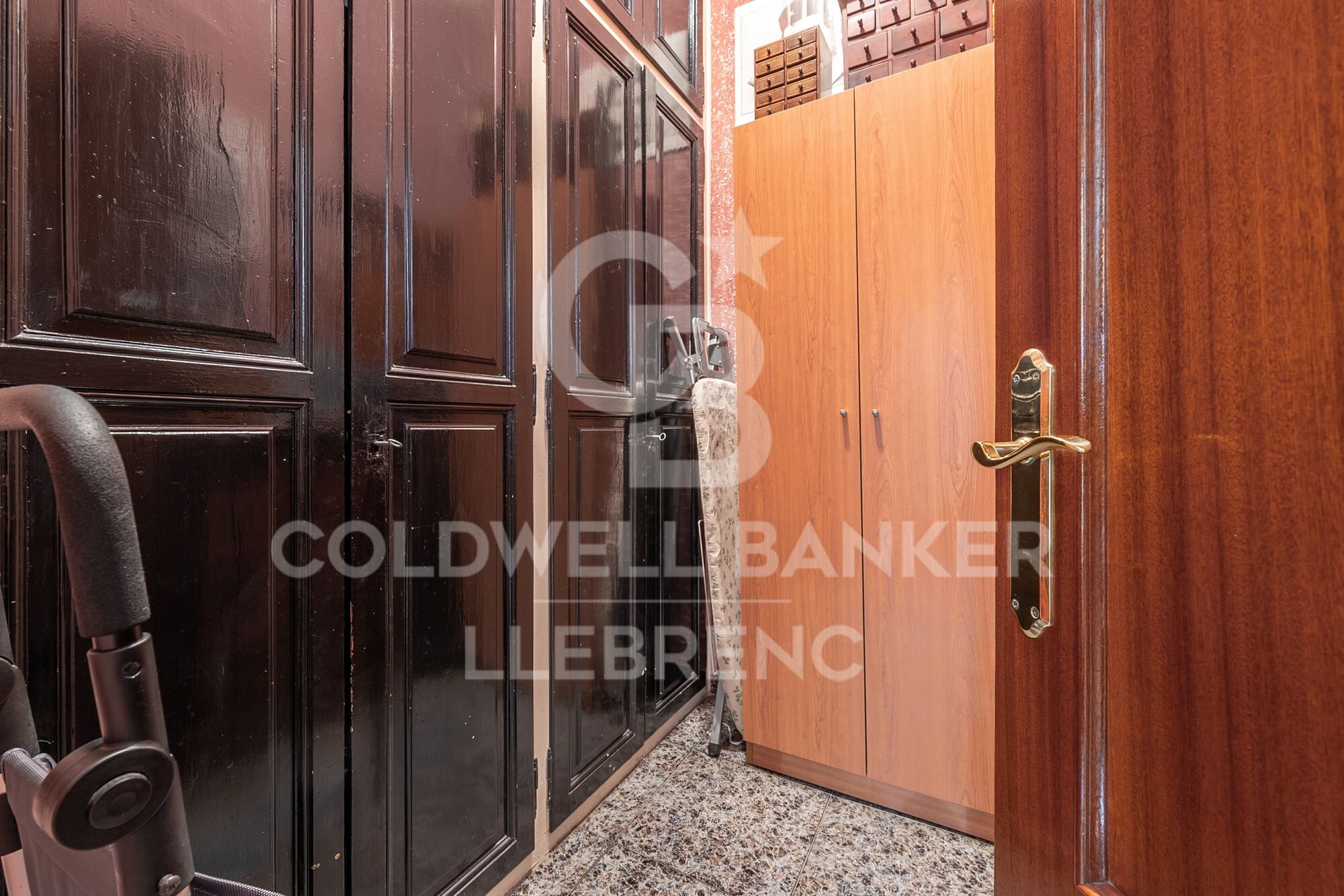 Apartment for Sale in Calle Valencia / Passeig Sant Joan - Prime Location with Stunning Views