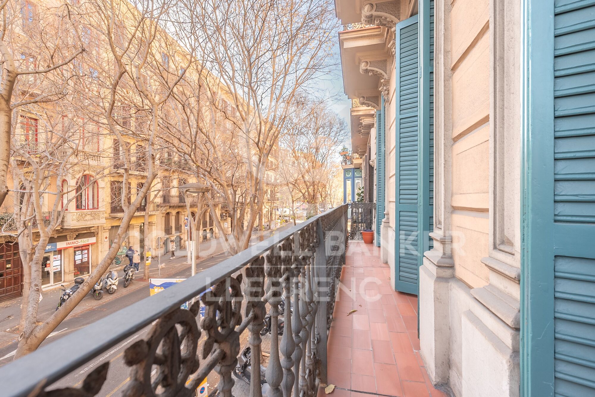 Apartment for Sale in Calle Valencia / Passeig Sant Joan - Prime Location with Stunning Views