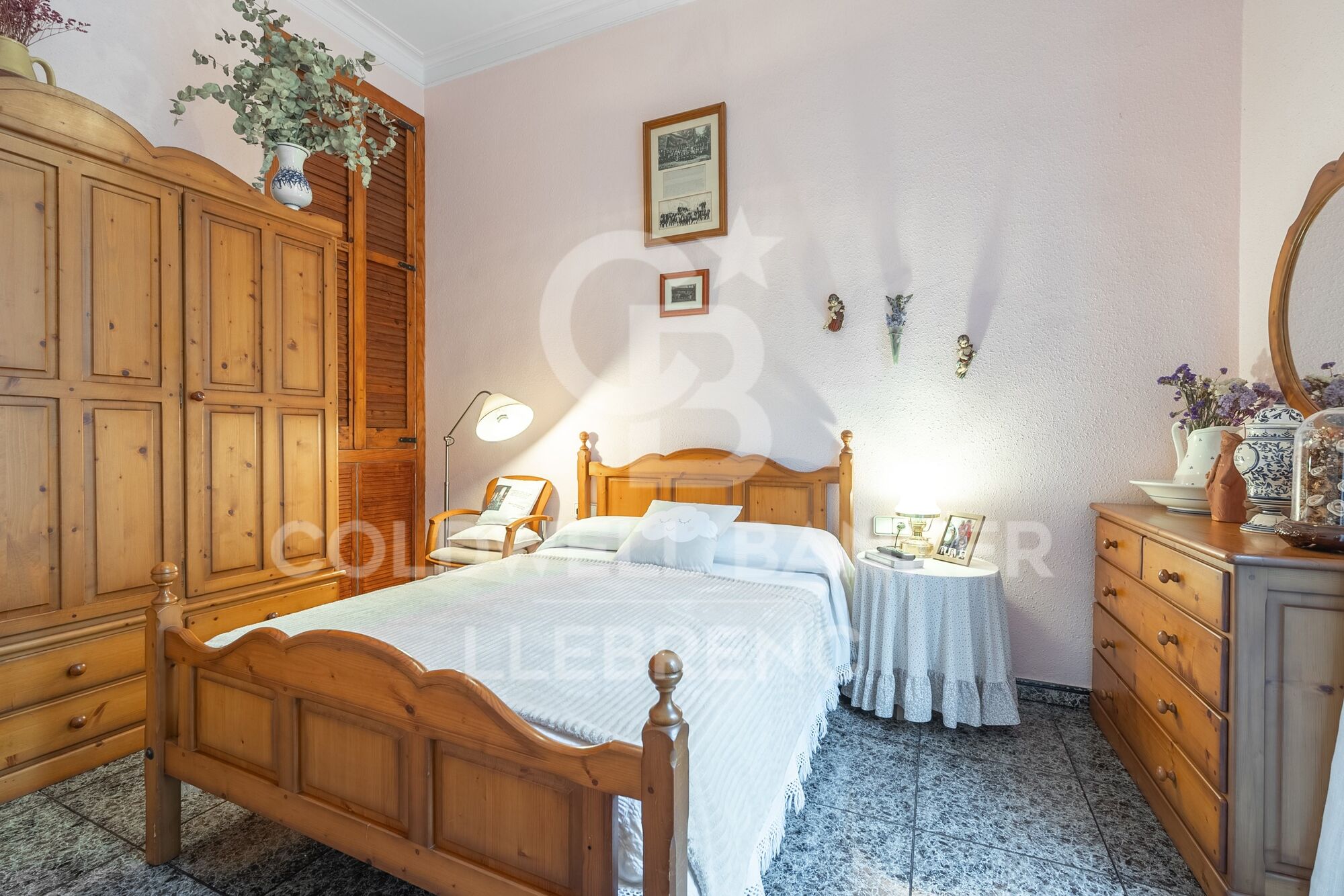 Apartment for Sale in Calle Valencia / Passeig Sant Joan - Prime Location with Stunning Views