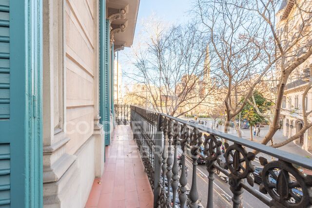 Piso en venta en Calle Valencia / Passeig Sant Joan - Ubicación privilegiada y vistas únicas