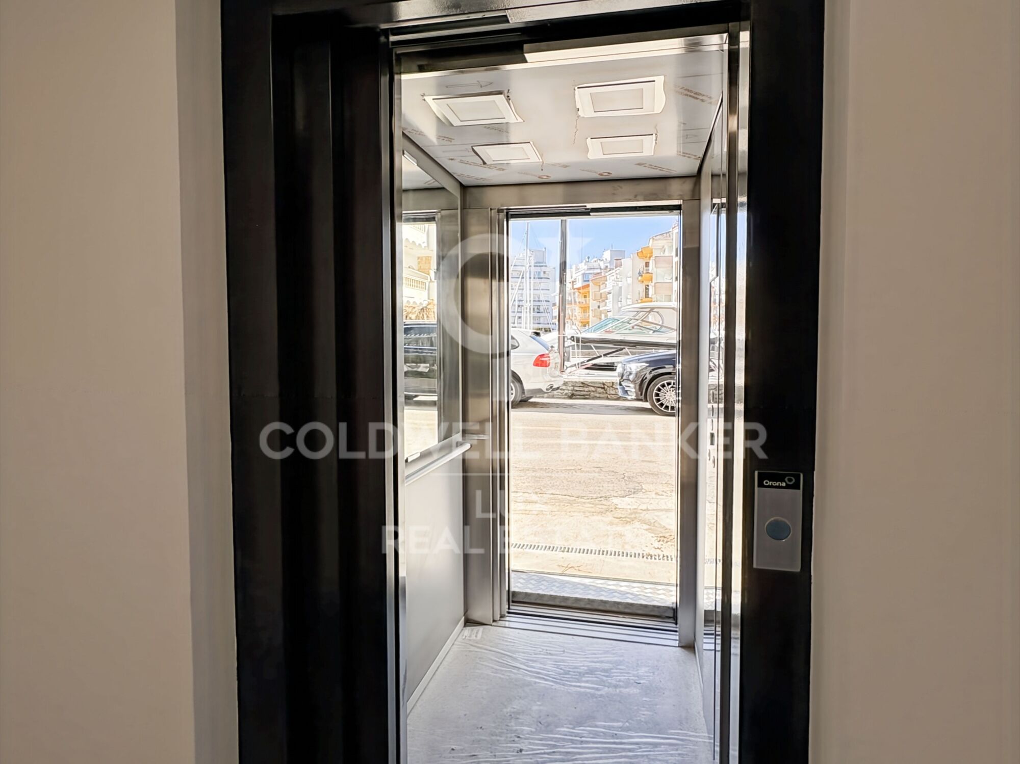 Renovated house with mooring and garage in Empuriabrava