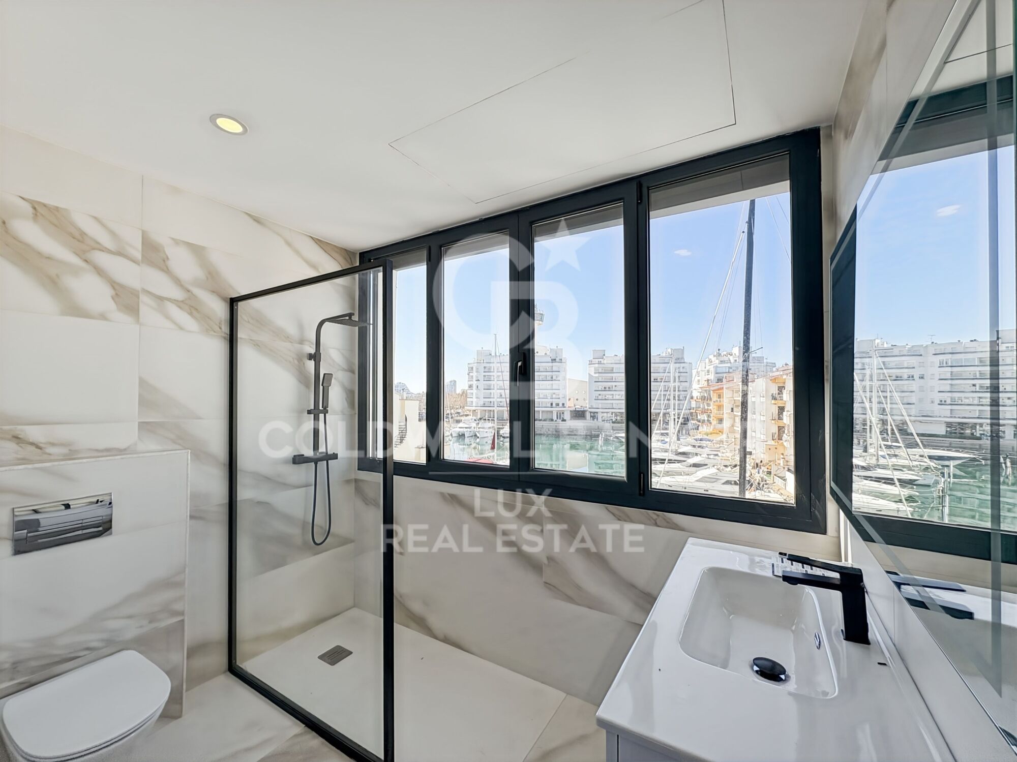 Renovated house with mooring and garage in Empuriabrava