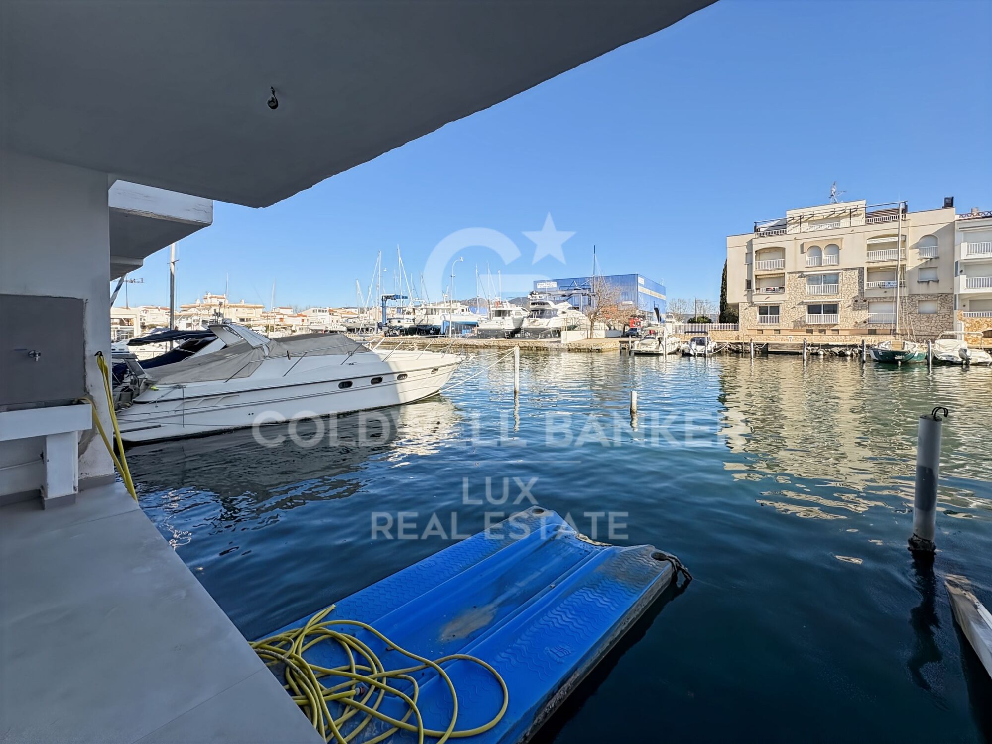 Renovated house with mooring and garage in Empuriabrava