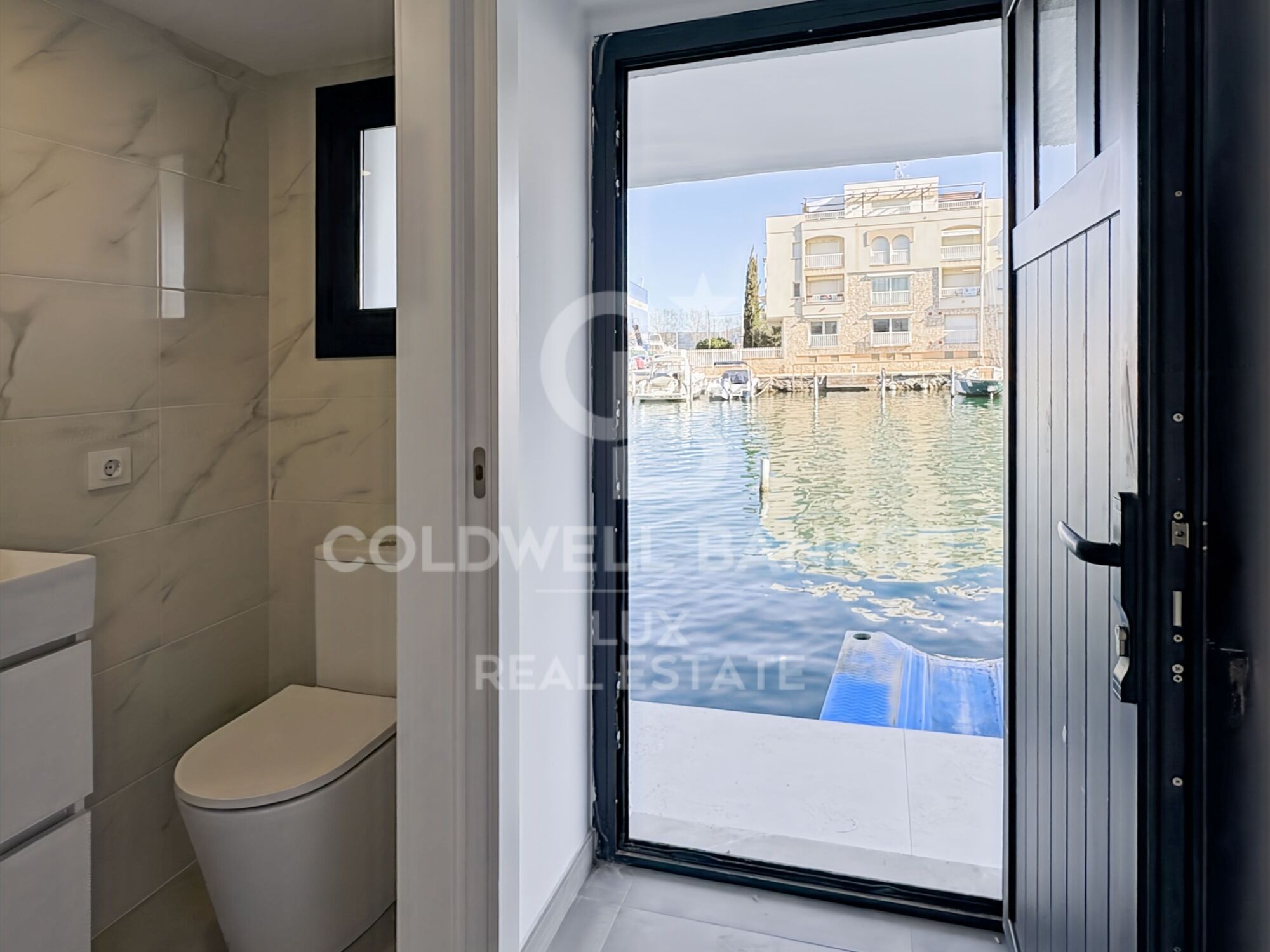 Maison rénovée avec amarrage et garage à Empuriabrava