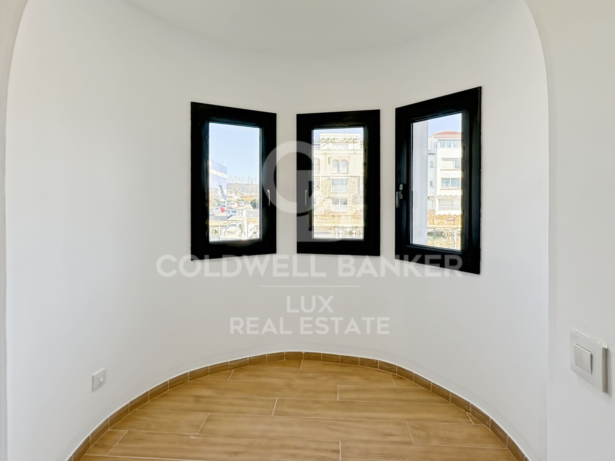 Casa renovada con amarre y garaje en Empuriabrava