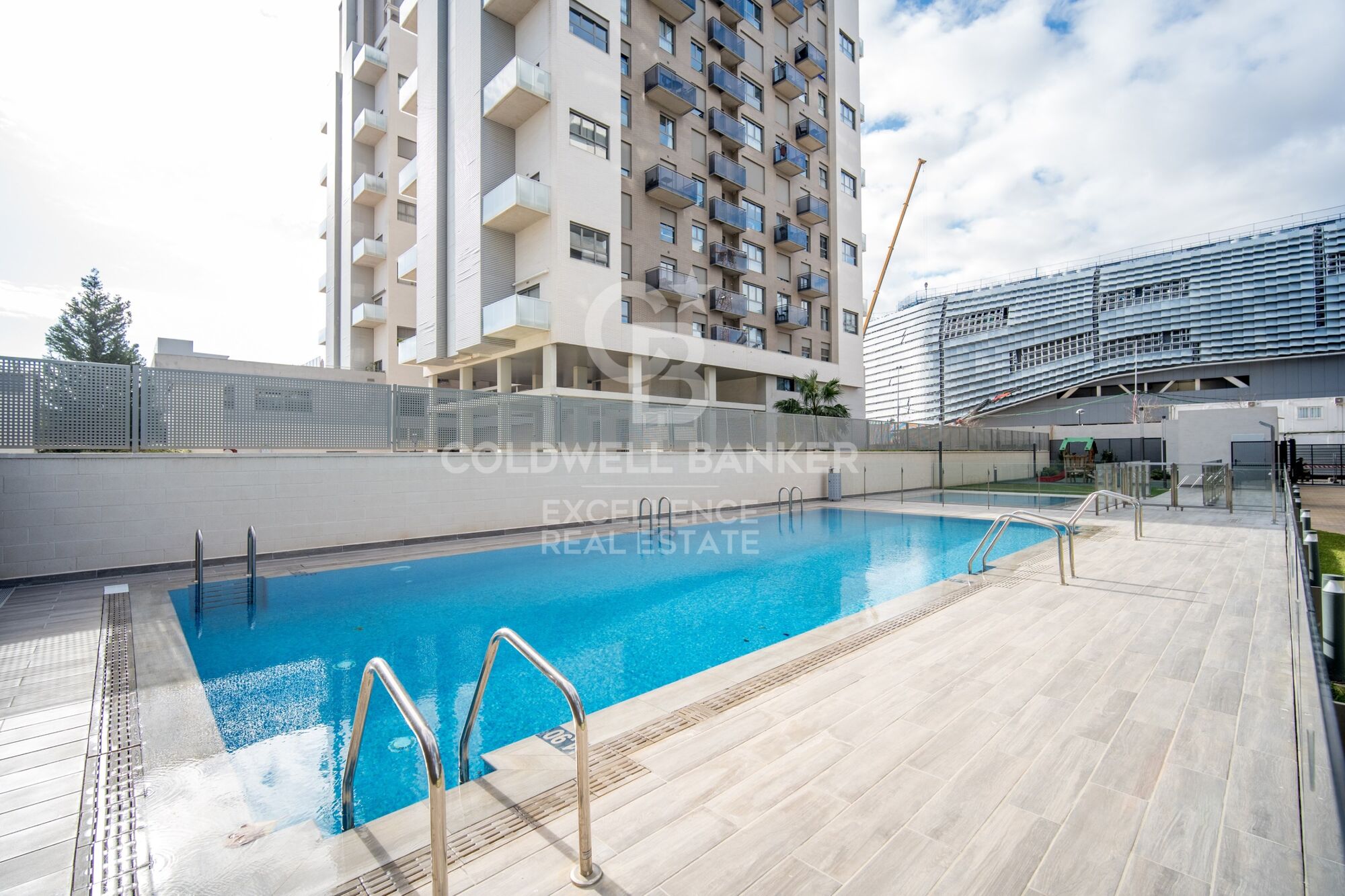 Magnifico piso con terraza de 40m2, urbanización con piscina, parking y vista panorámica
