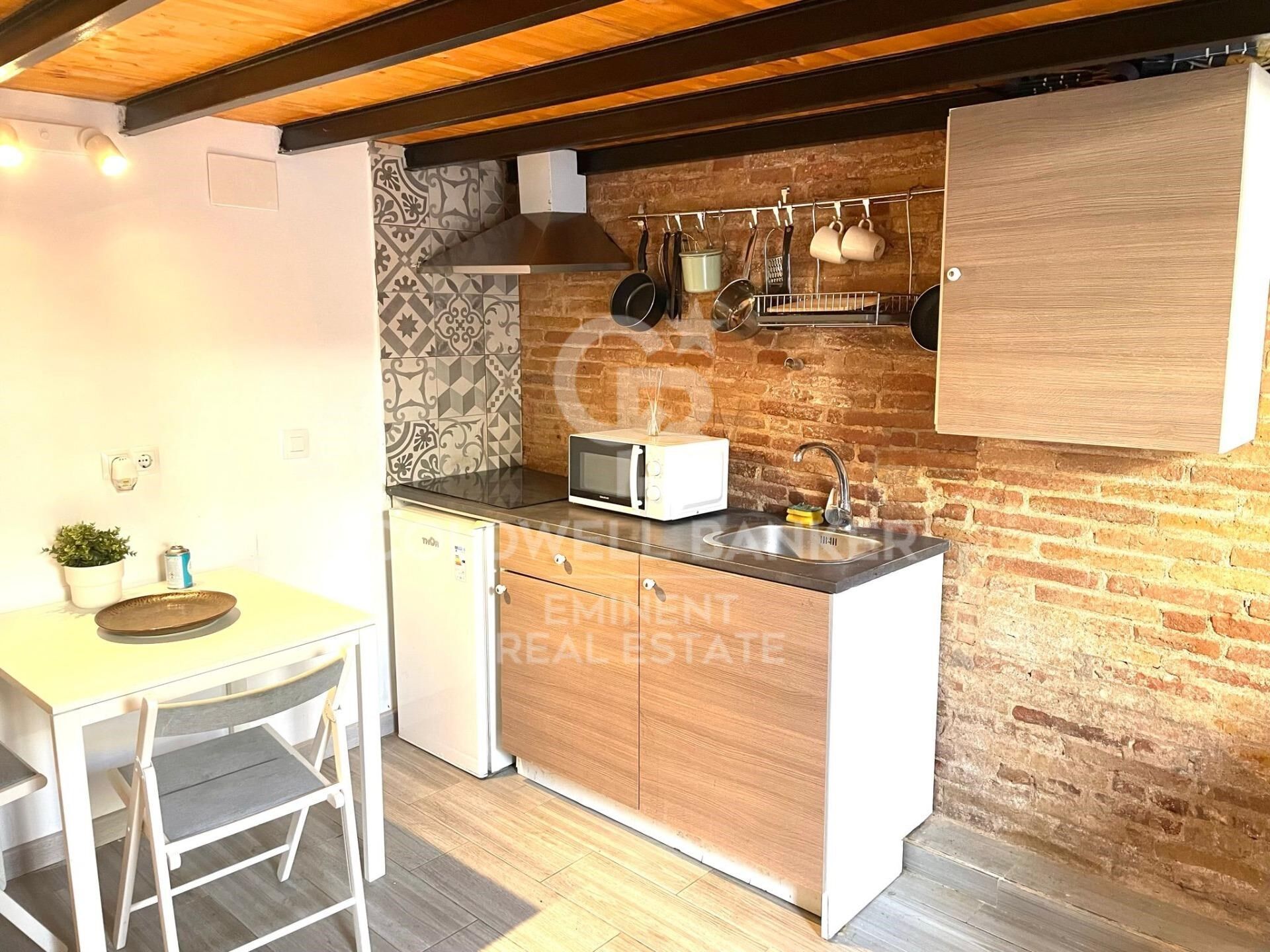 Paket mit 9 Renovierten Loft-Apartments im Raval, Barcelona.