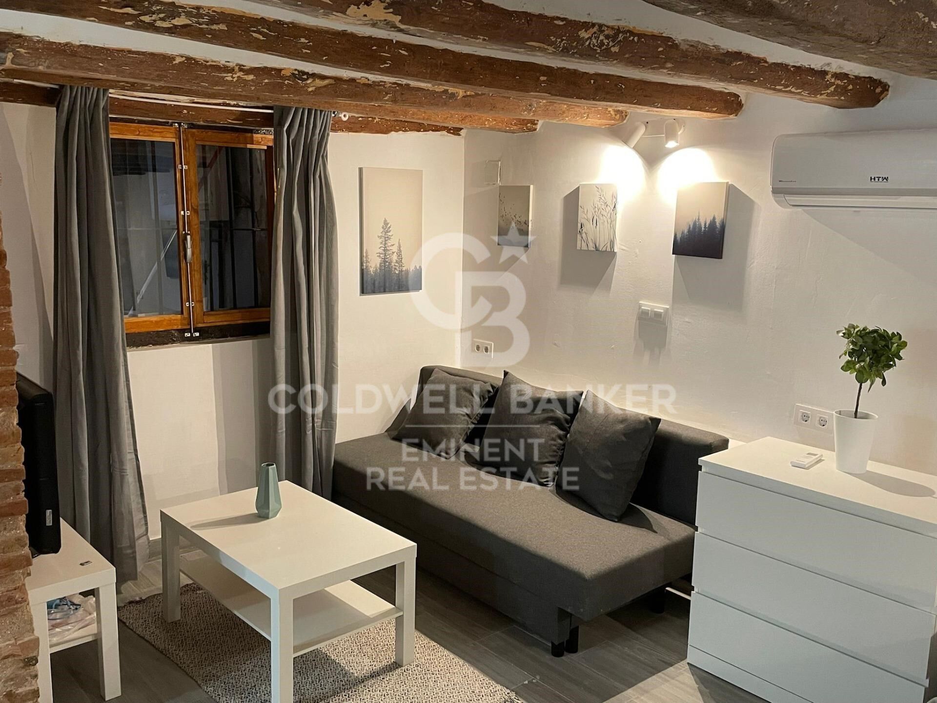 Lot of 9 Renovated Loft Apartments in El Raval, Barcelona.