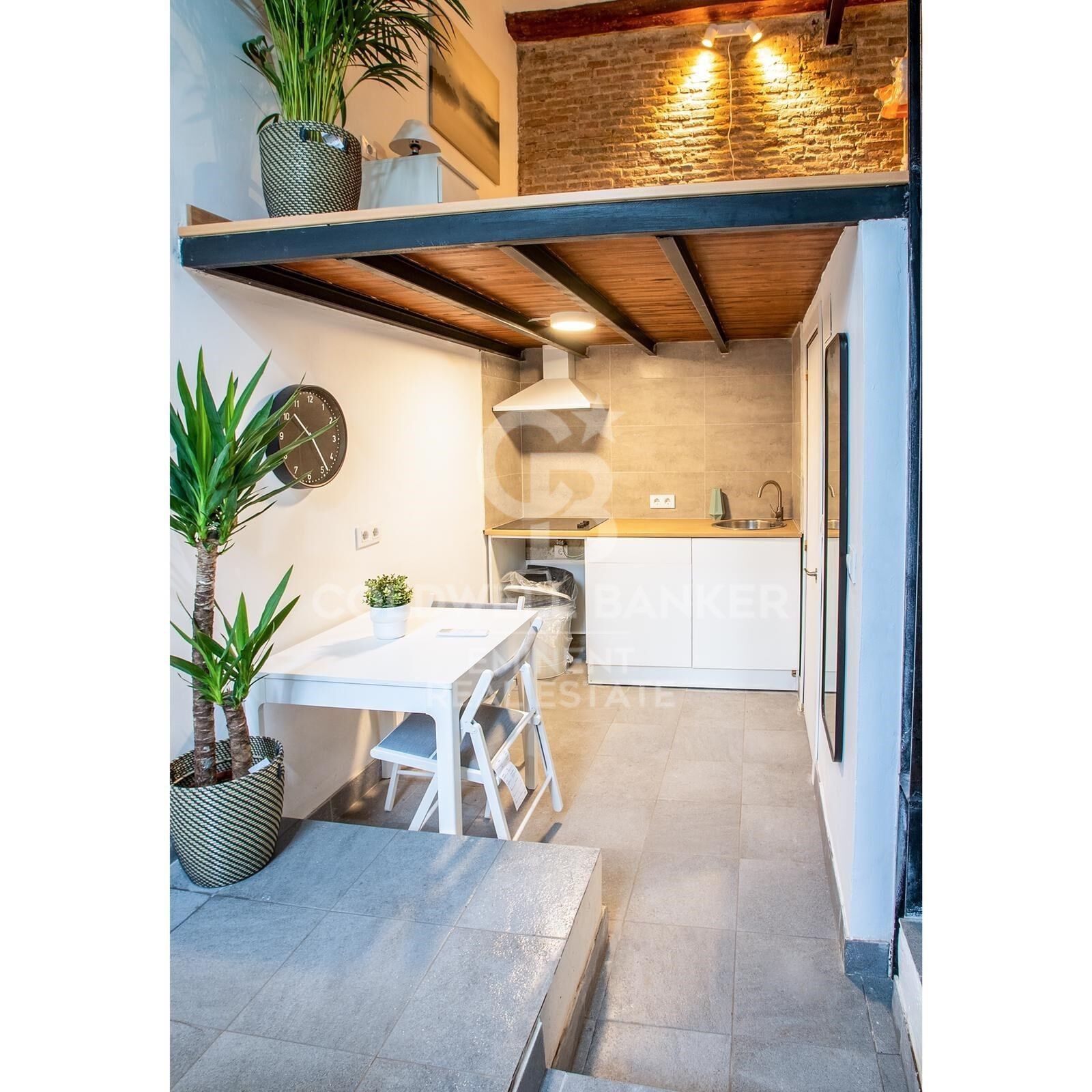 Paket mit 9 Renovierten Loft-Apartments im Raval, Barcelona.