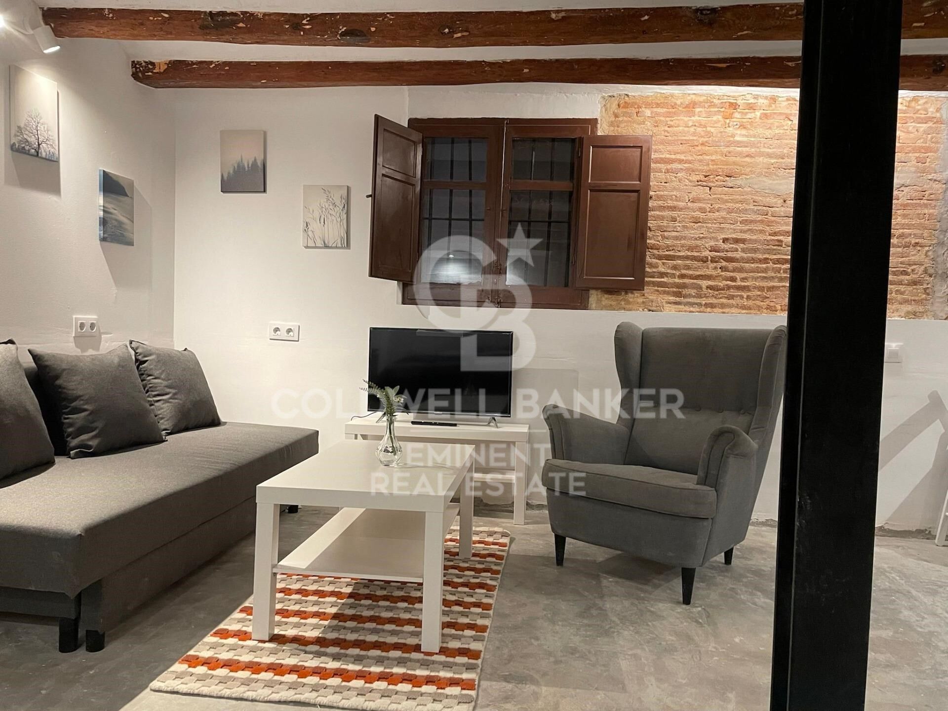 Lot of 9 Renovated Loft Apartments in El Raval, Barcelona.