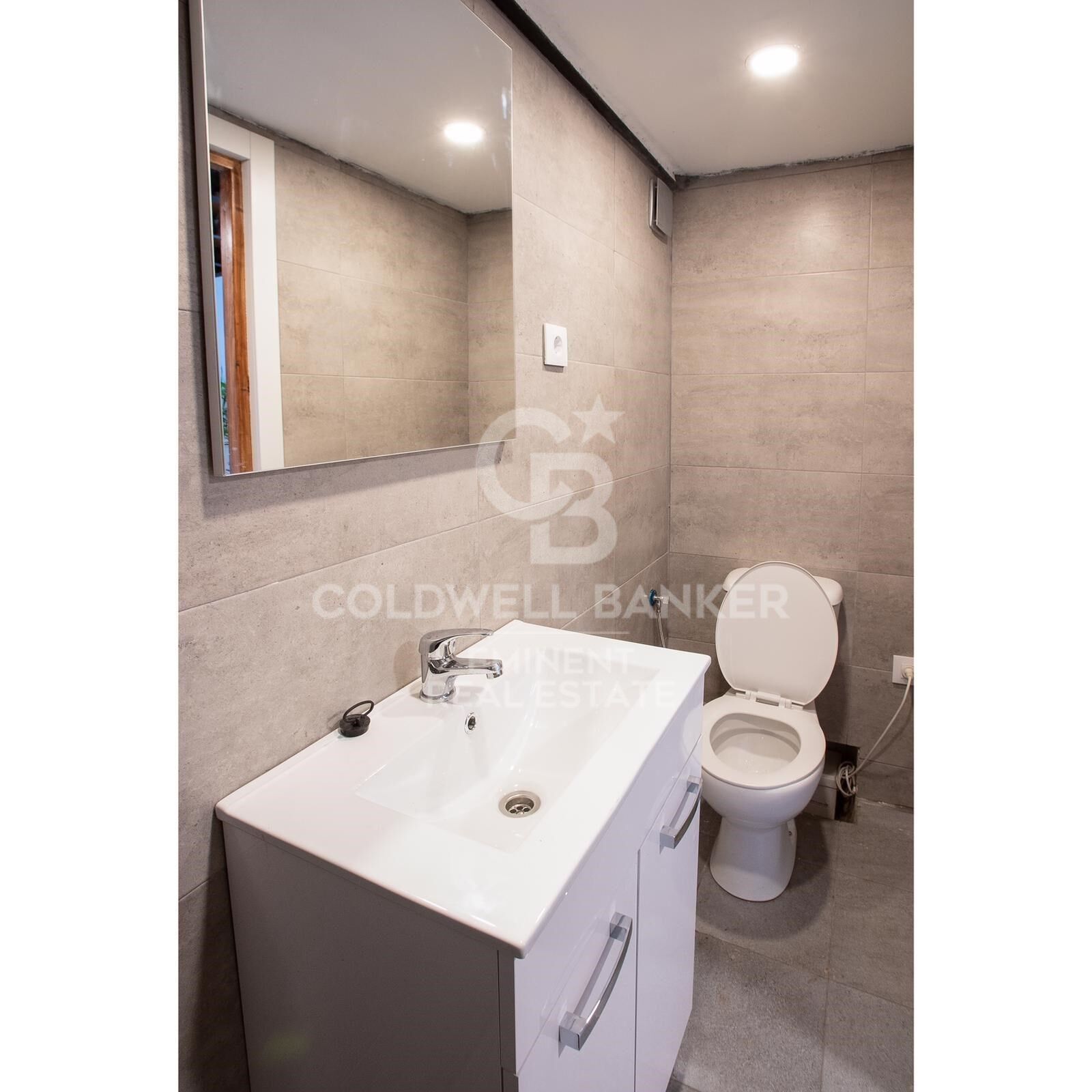 Lot de 9 Appartements Loft Rénovés dans le Raval, Barcelone.