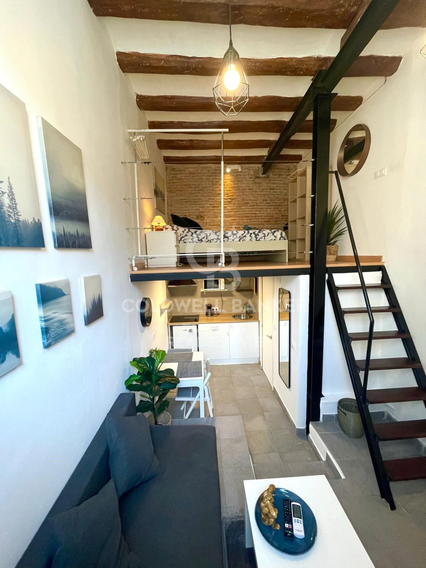 Lot of 9 Renovated Loft Apartments in El Raval, Barcelona.