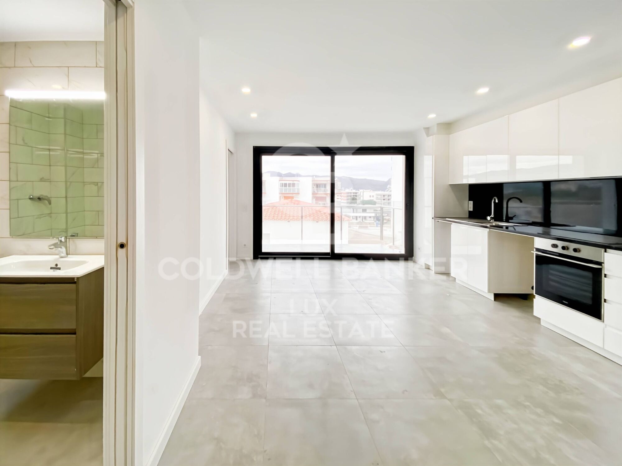 Duplex in new property in Sta. Margarita, Roses