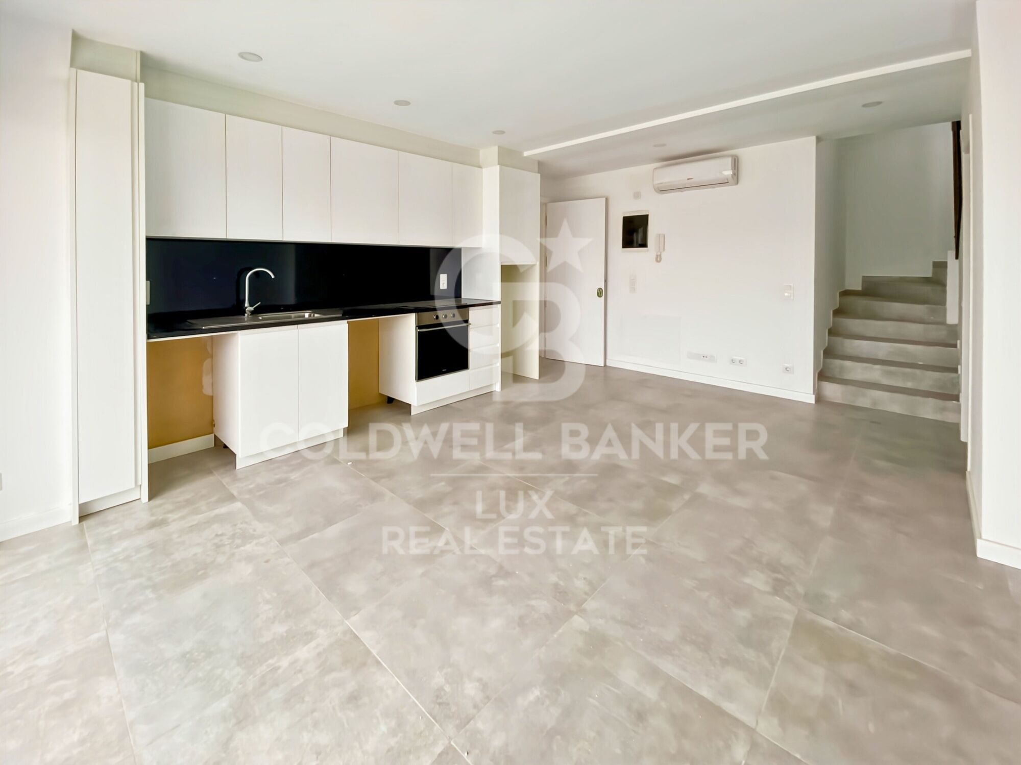 Duplex in new property in Sta. Margarita, Roses