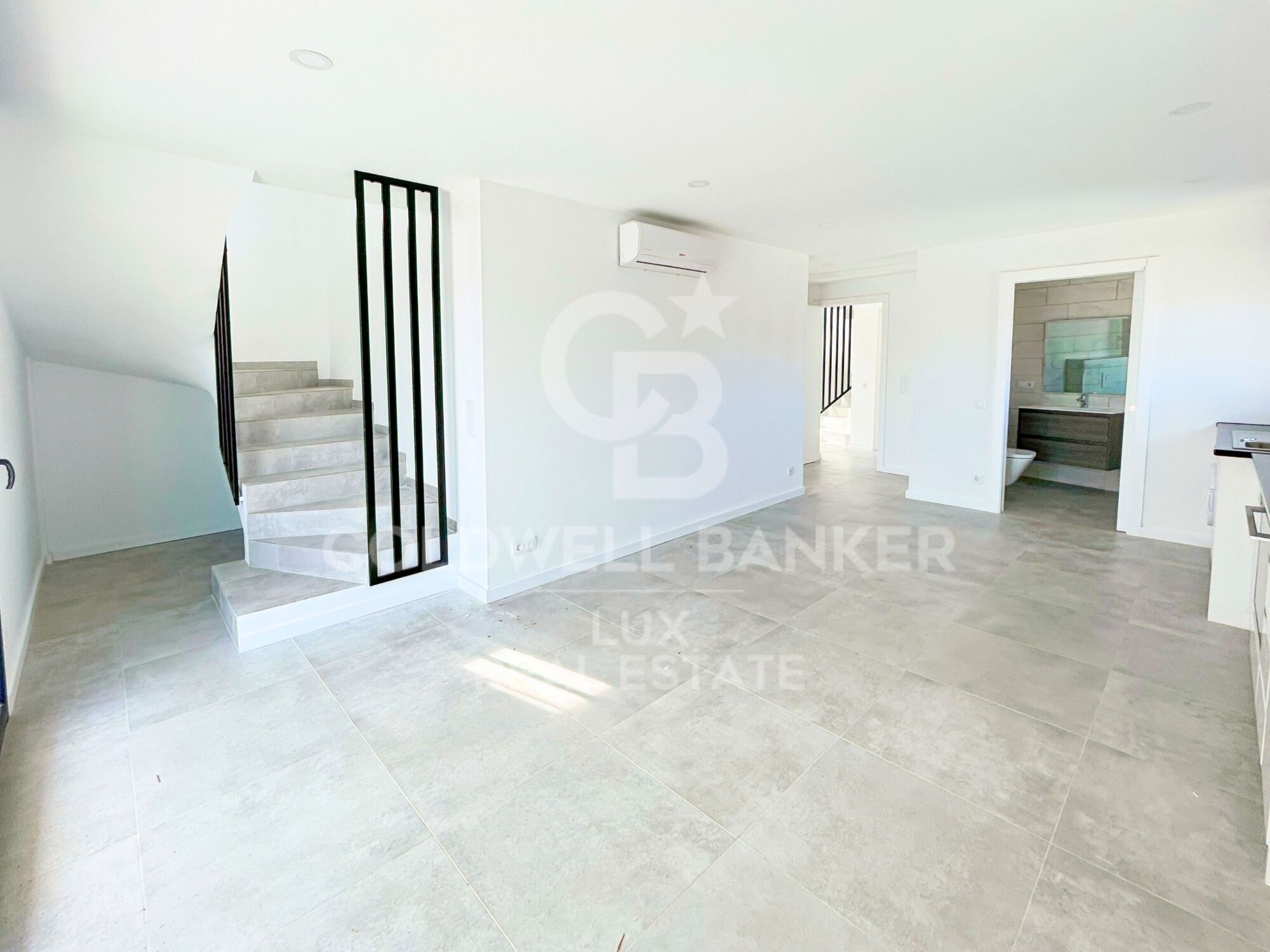 New duplex flat in Roses, with terrace and close to the beach