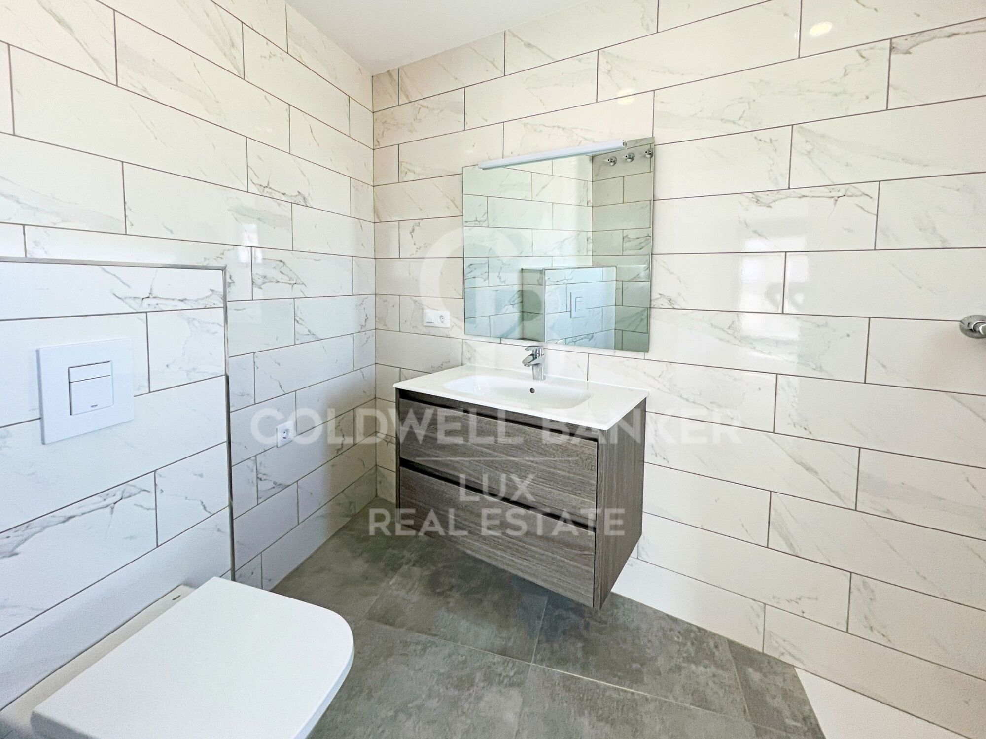 New duplex flat in Roses, with terrace and close to the beach