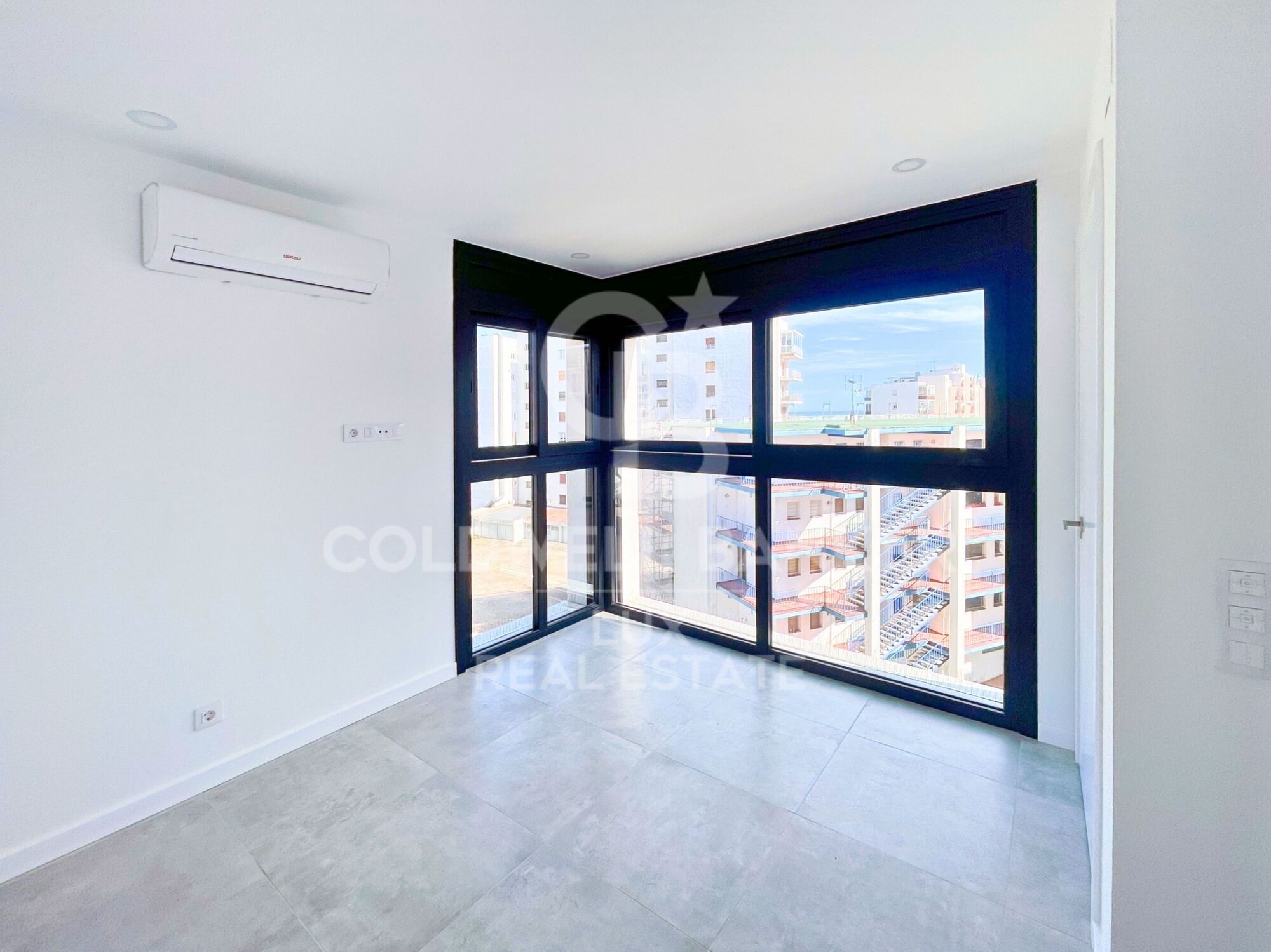 New duplex flat in Roses, with terrace and close to the beach