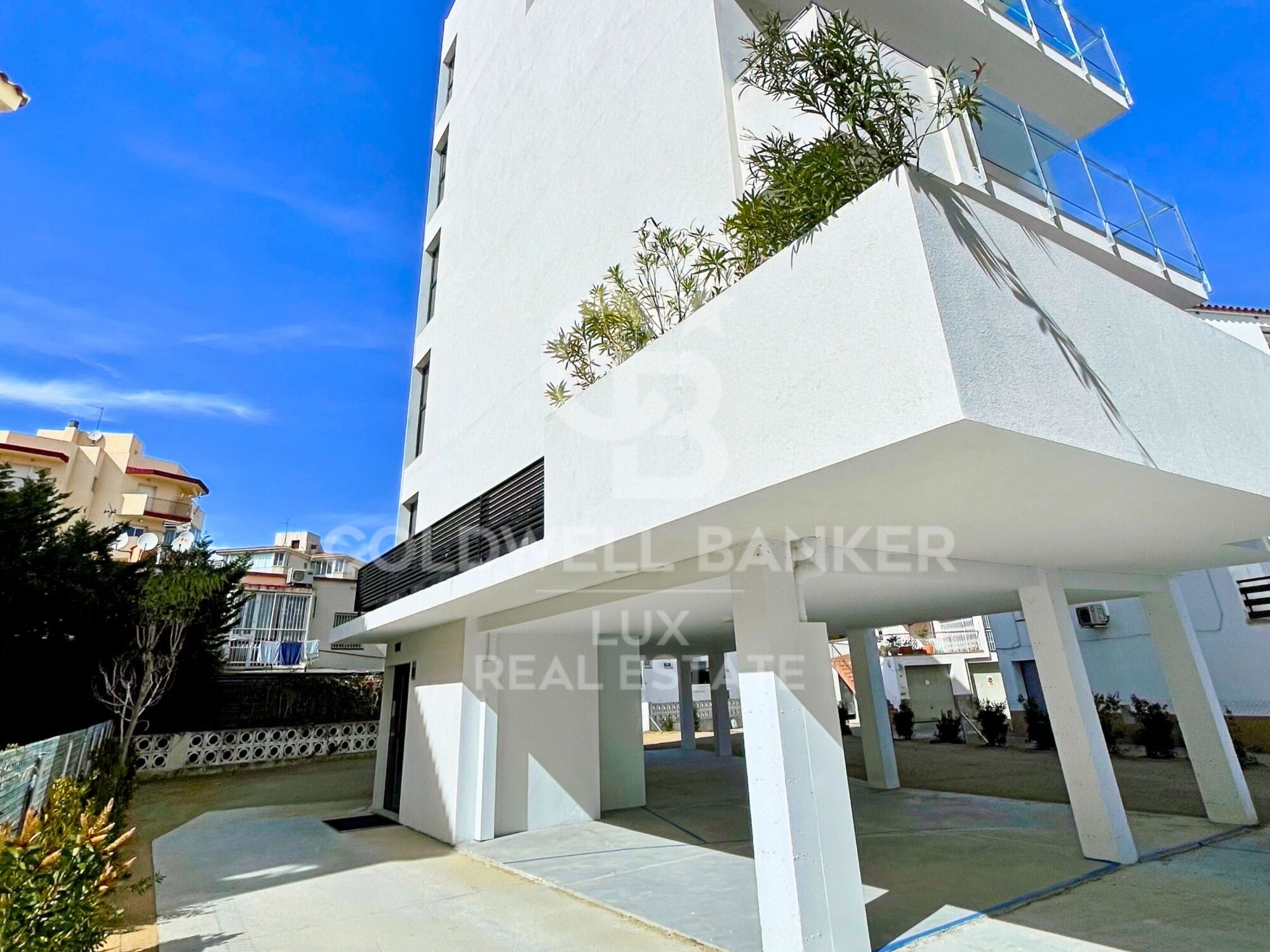 Appartement en duplex neuf à Roses, avec terrasse et proche de la plage