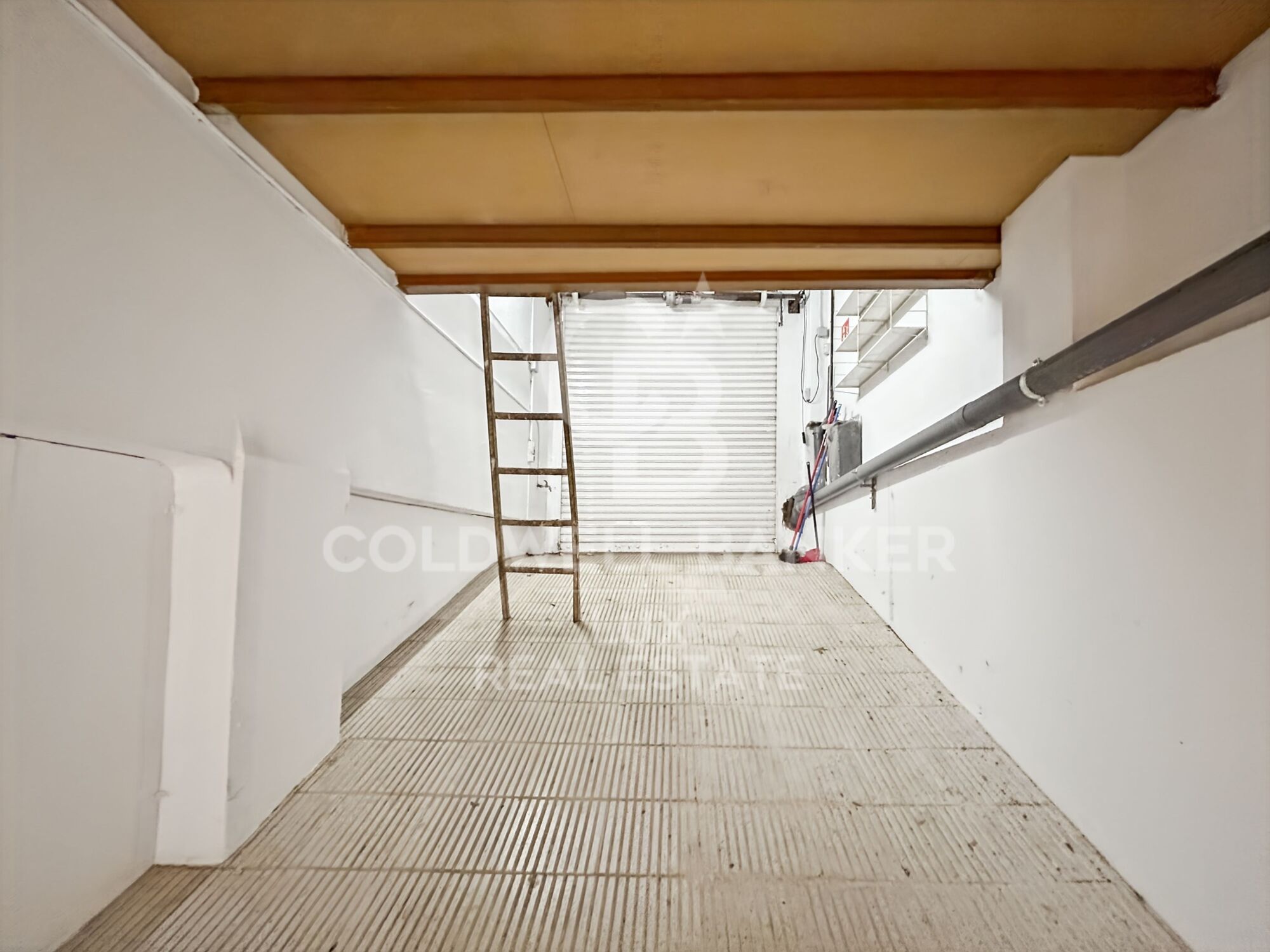 Modular commercial space with basement