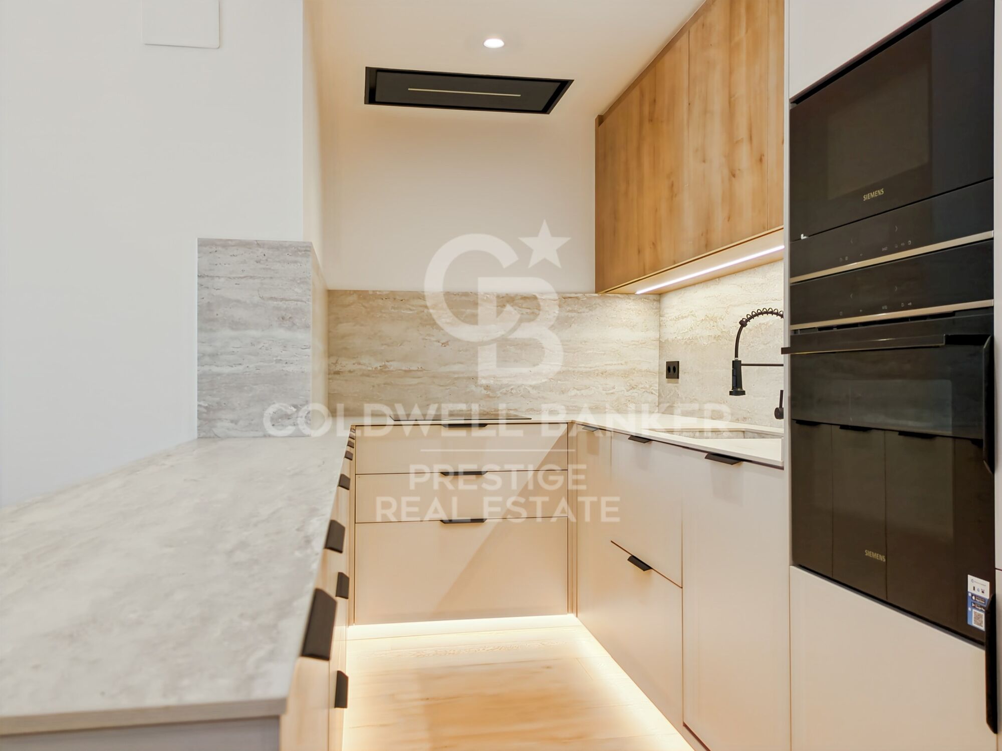 Spectacular apartment with a terrace in a classic building. 'cuadrado de oro. 'La Dreta de l'Eixample', Barcelona