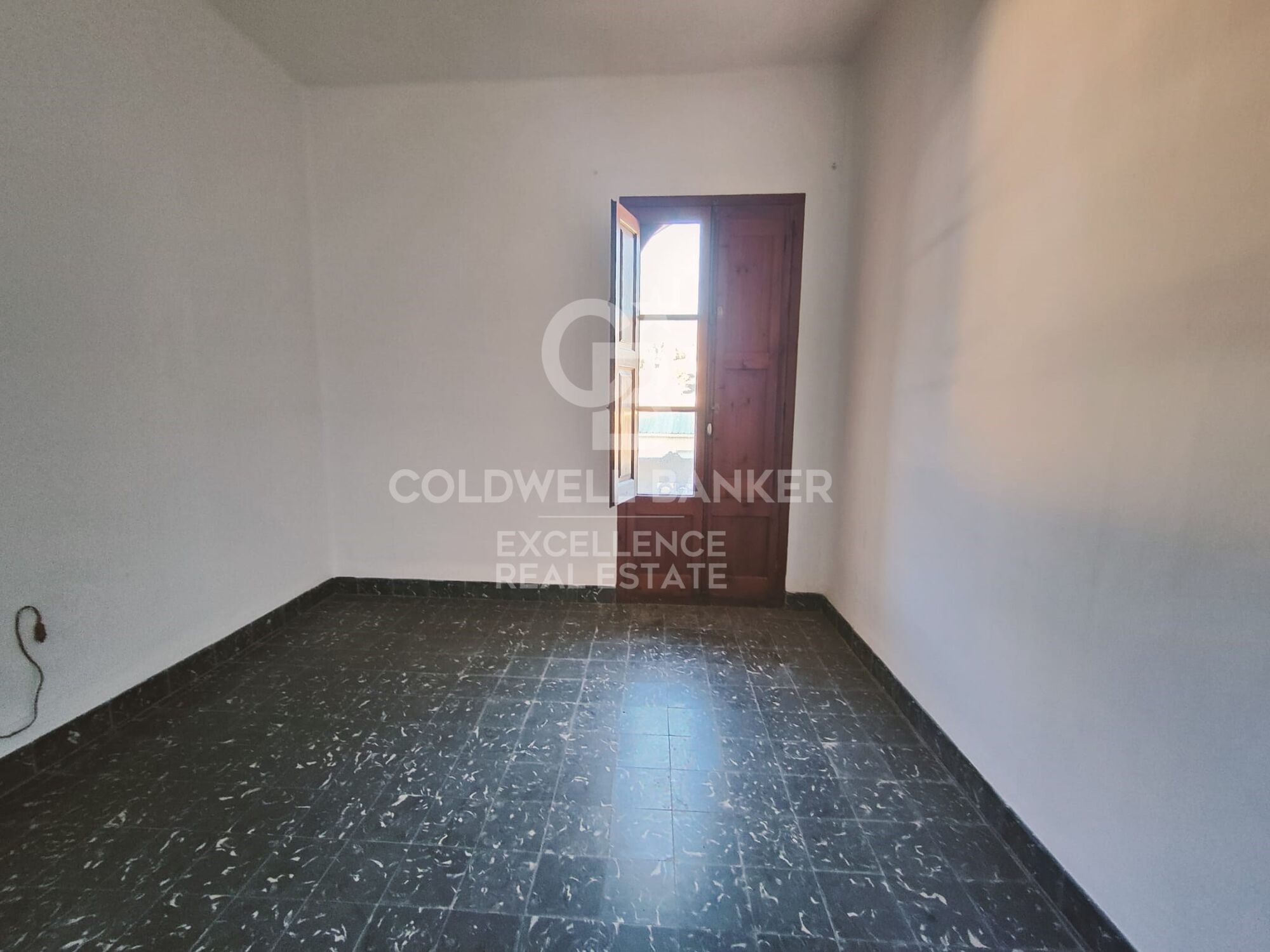 Impressive House in Montanejos to Renovate - Ideal for a Hotel Project