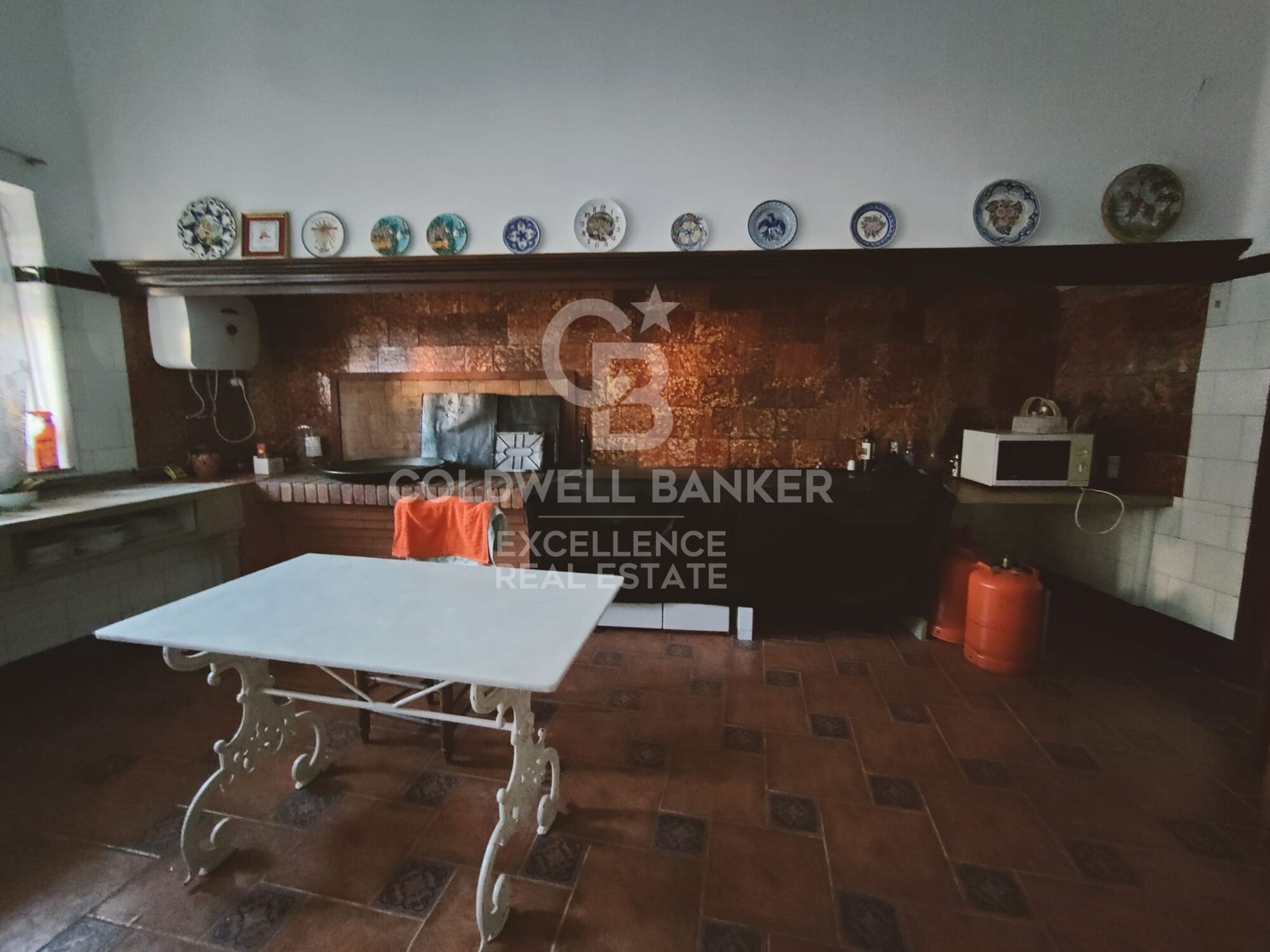 Impressive House in Montanejos to Renovate - Ideal for a Hotel Project