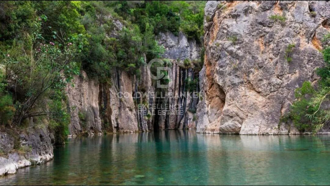 Impressive House in Montanejos to Renovate - Ideal for a Hotel Project