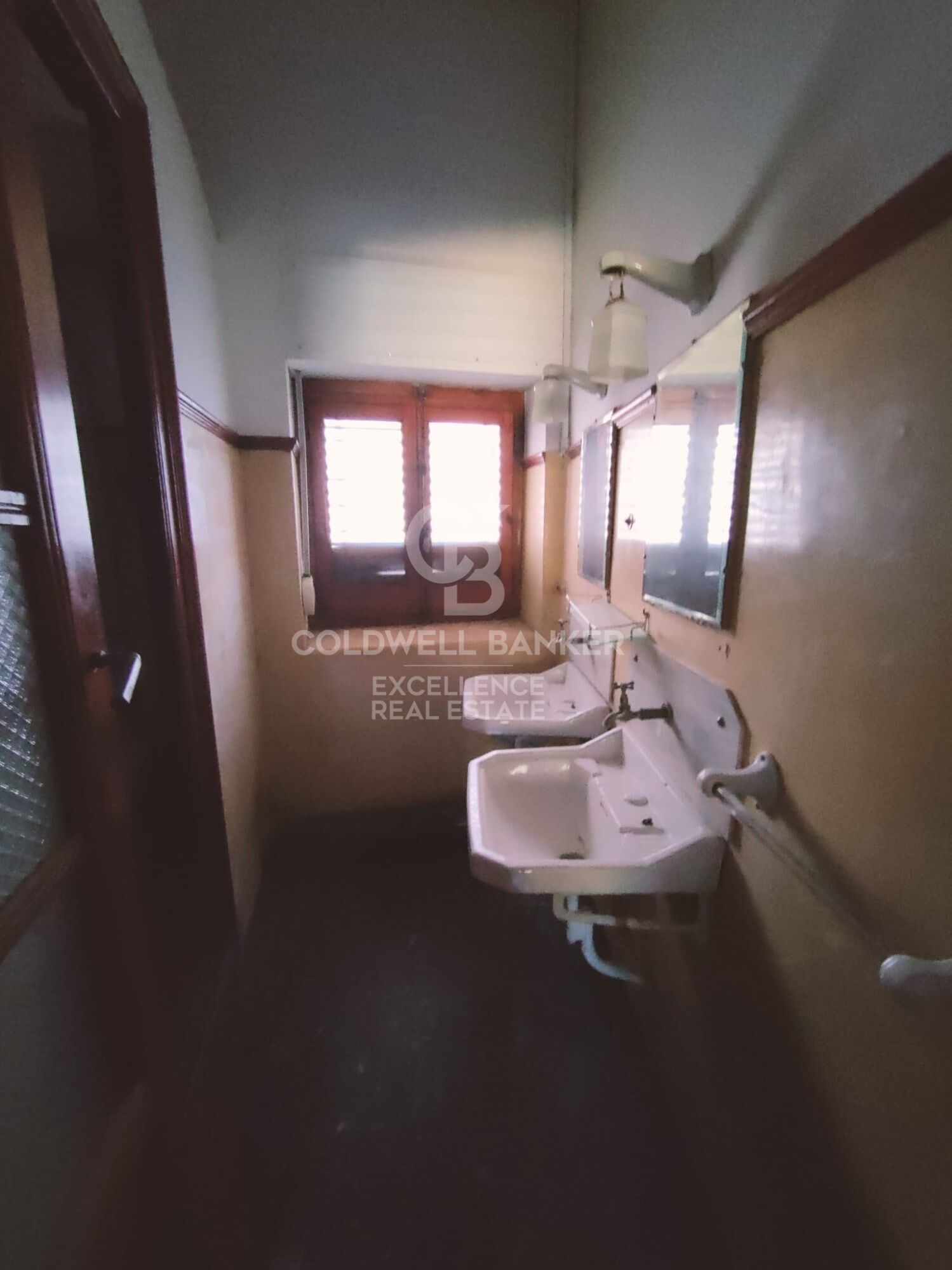 Impresionante casa en Montanejos para reformar, ideal para proyecto hotelero